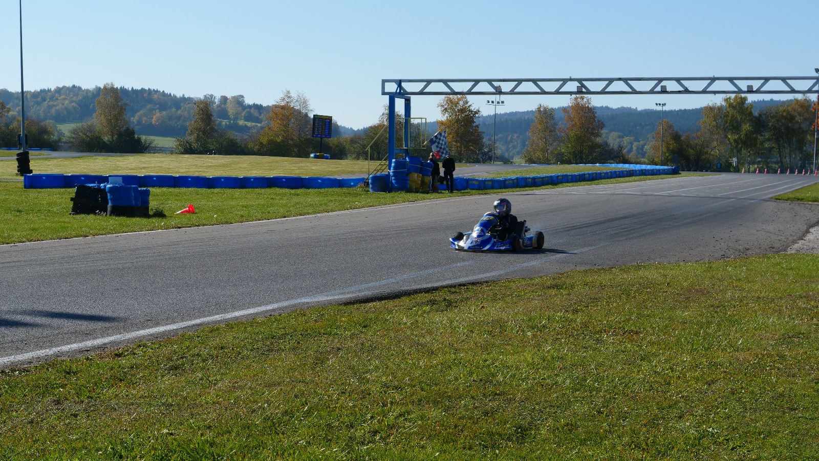 Karting sur le circuit de Levier - asaav.ch