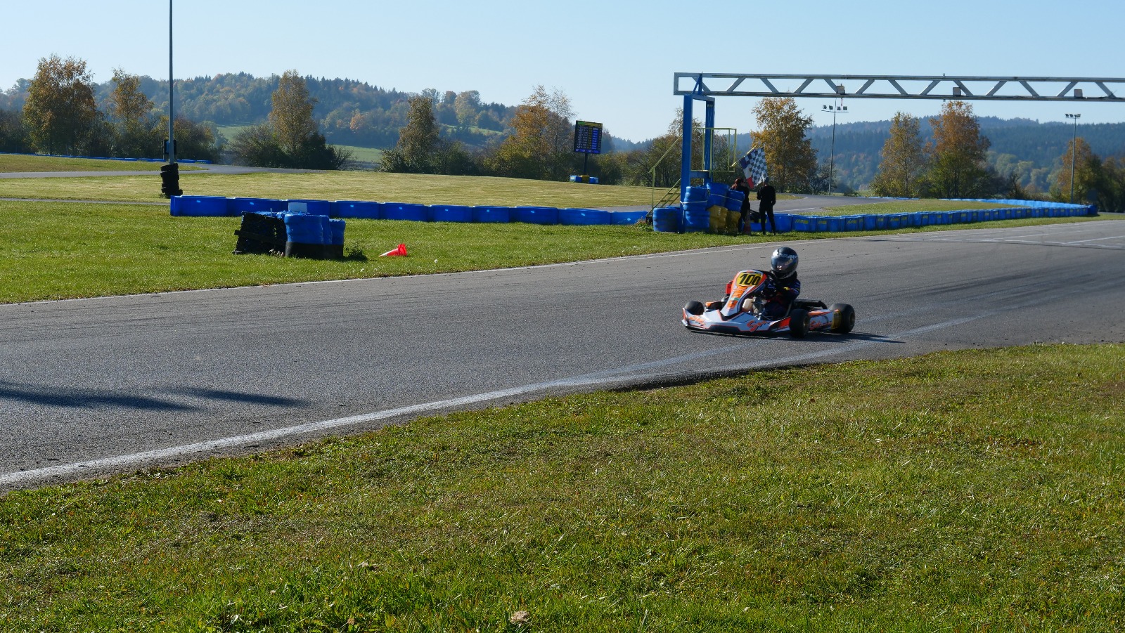 Karting sur le circuit de Levier - asaav.ch