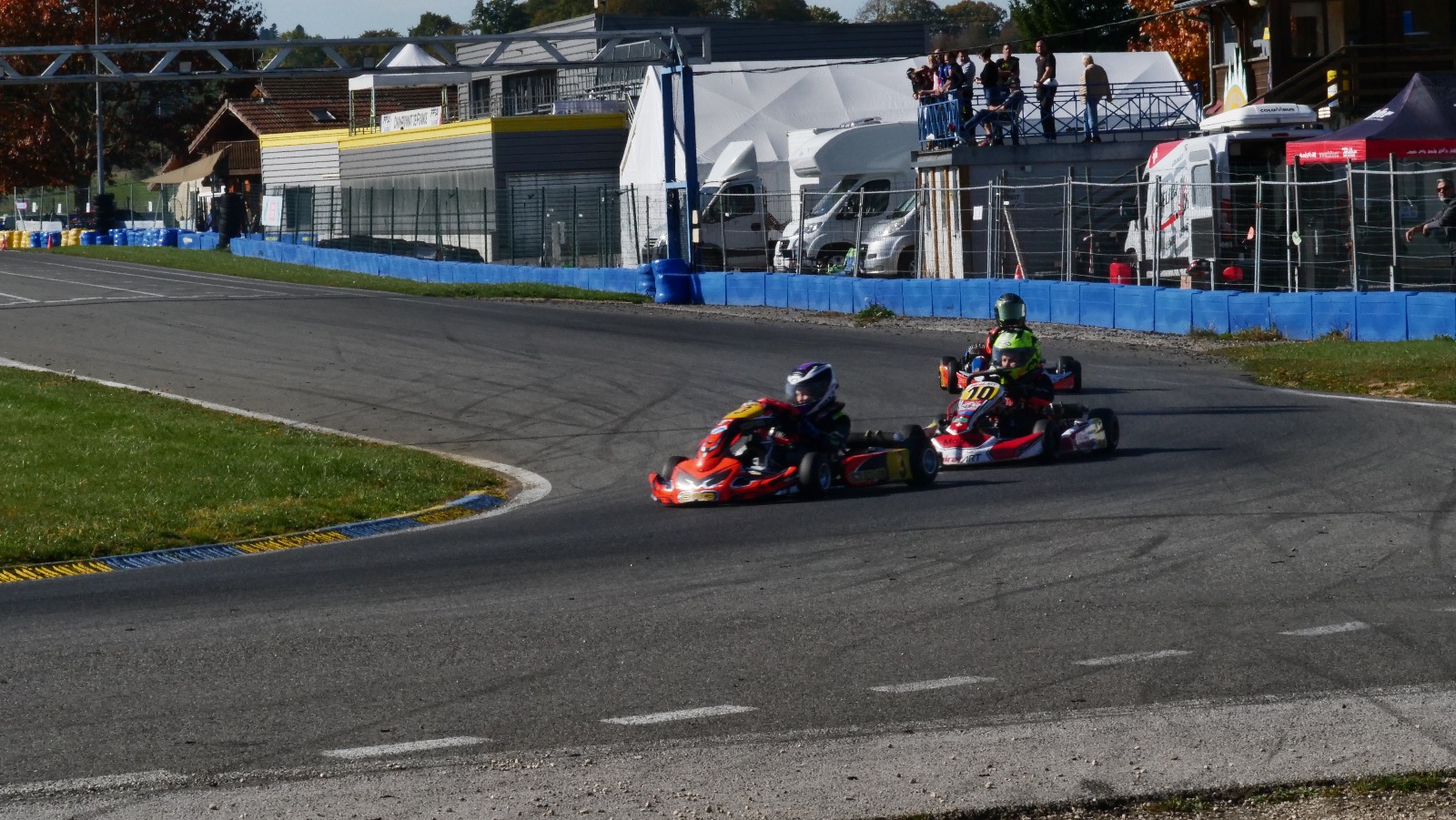 Karting sur le circuit de Levier - asaav.ch