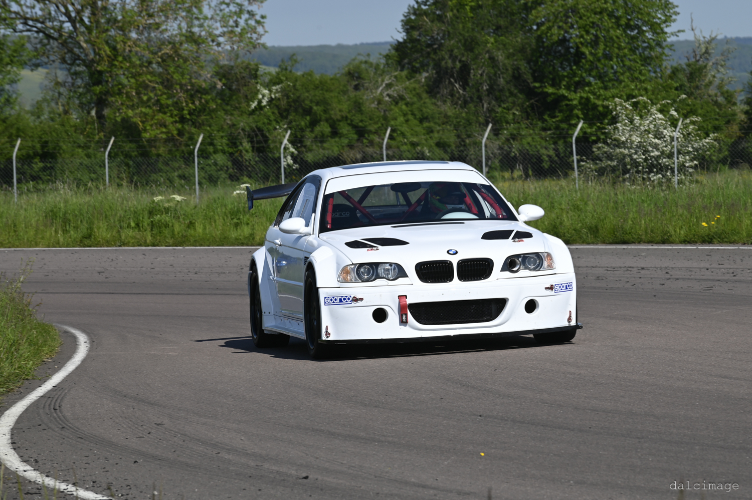 Voiture sur le circuit de pouilly - asaav.ch