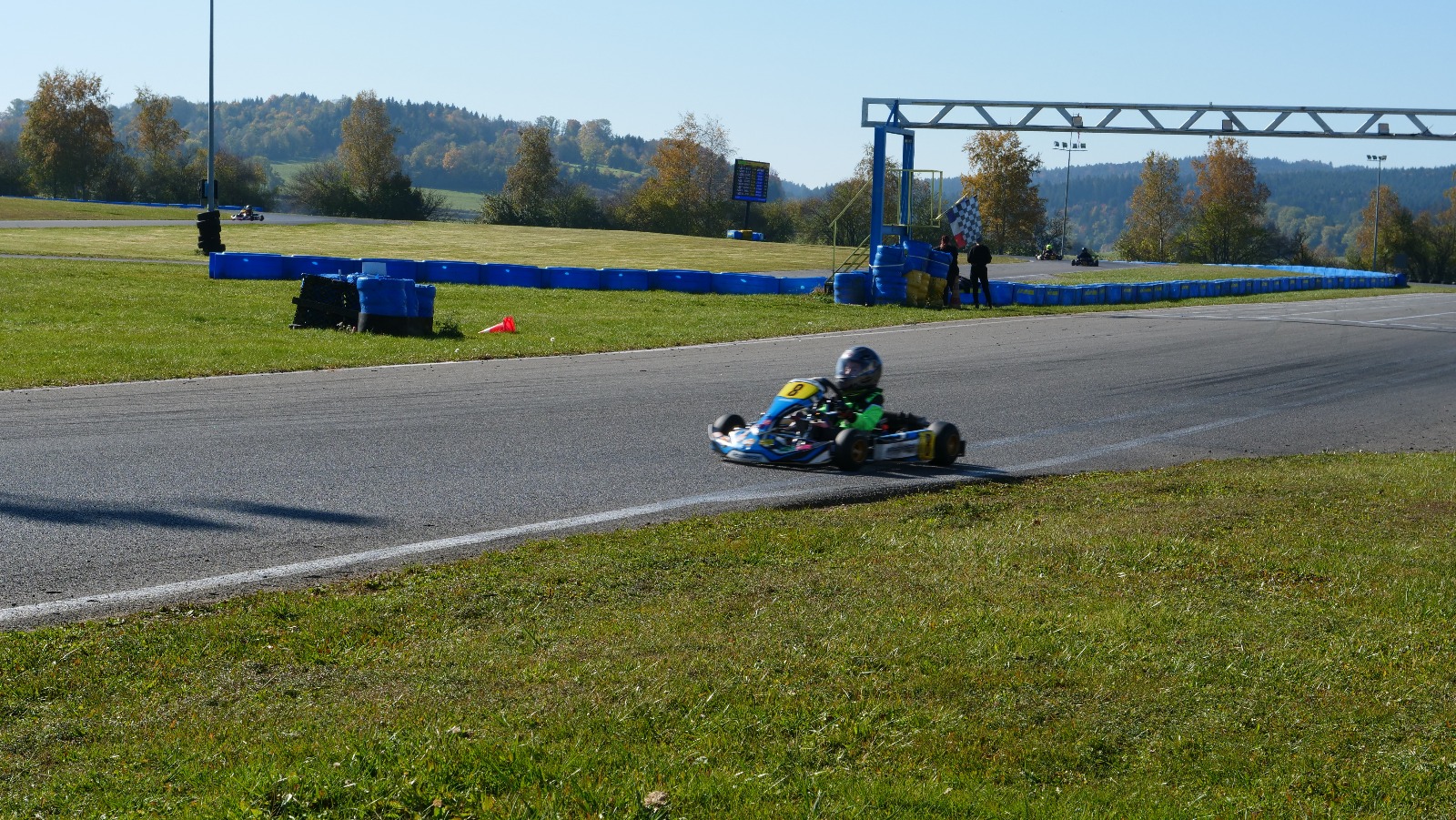 Karting sur le circuit de Levier - asaav.ch