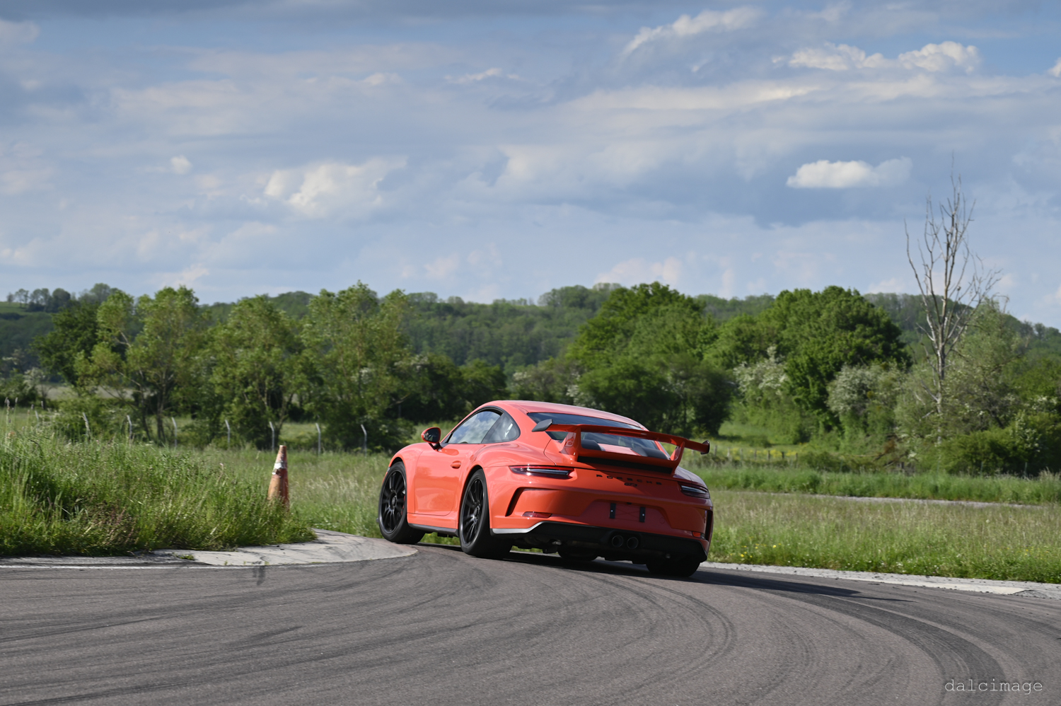 Voiture sur le circuit de pouilly - asaav.ch