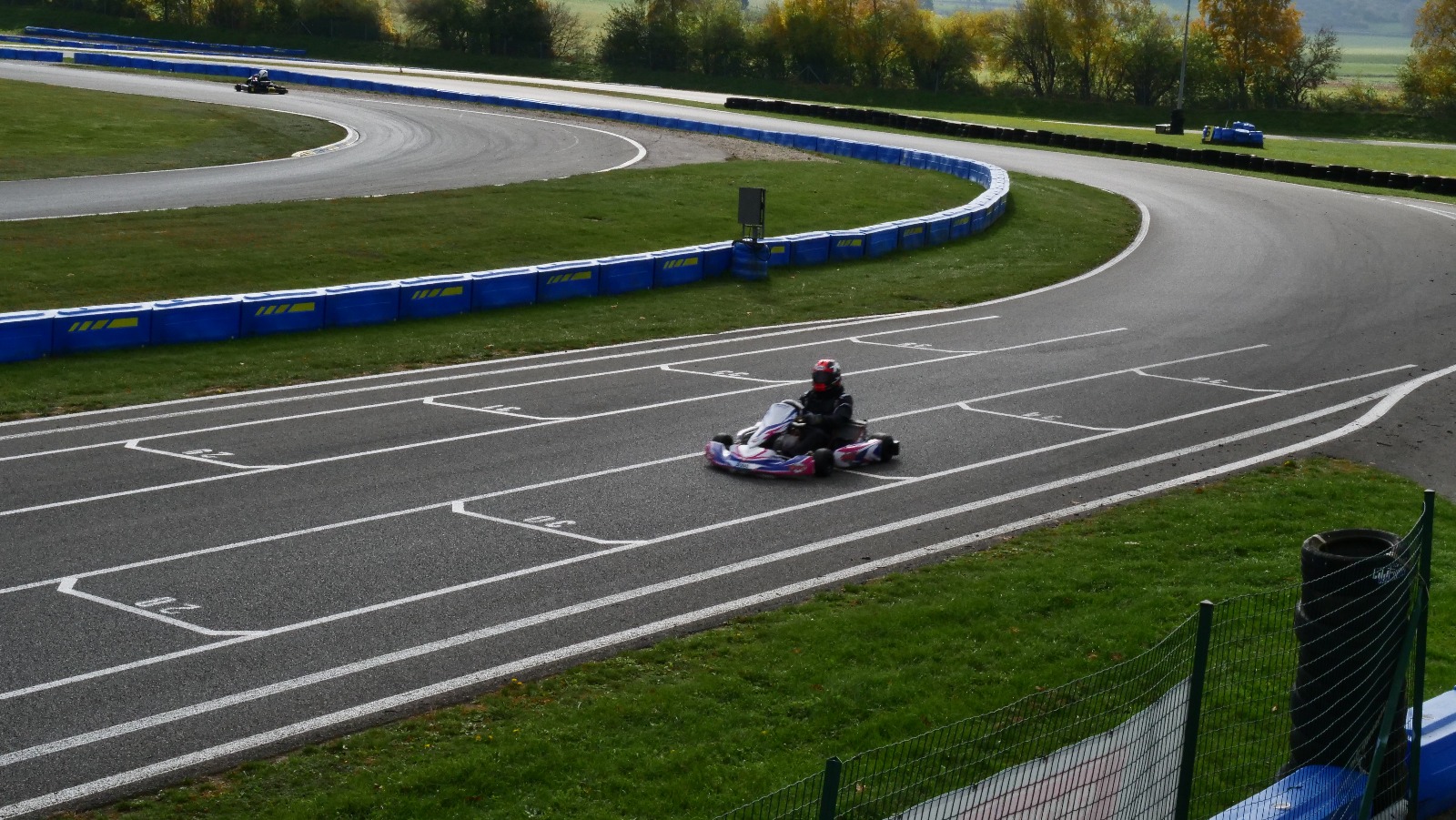 Karting sur le circuit de Levier - asaav.ch