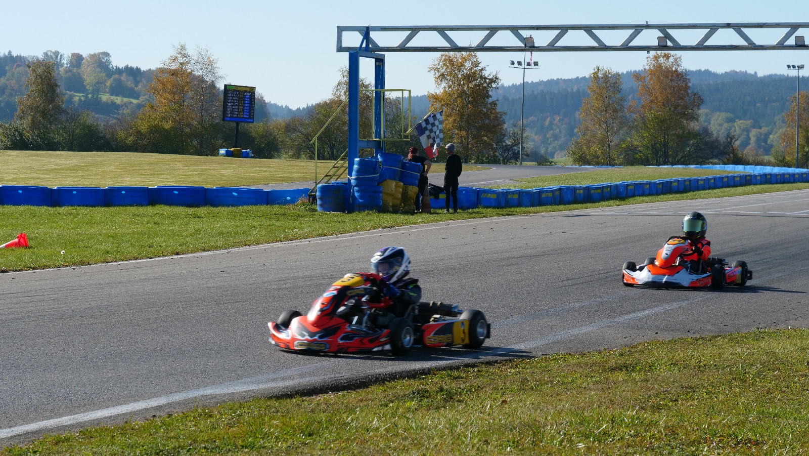 Karting sur le circuit de Levier - asaav.ch
