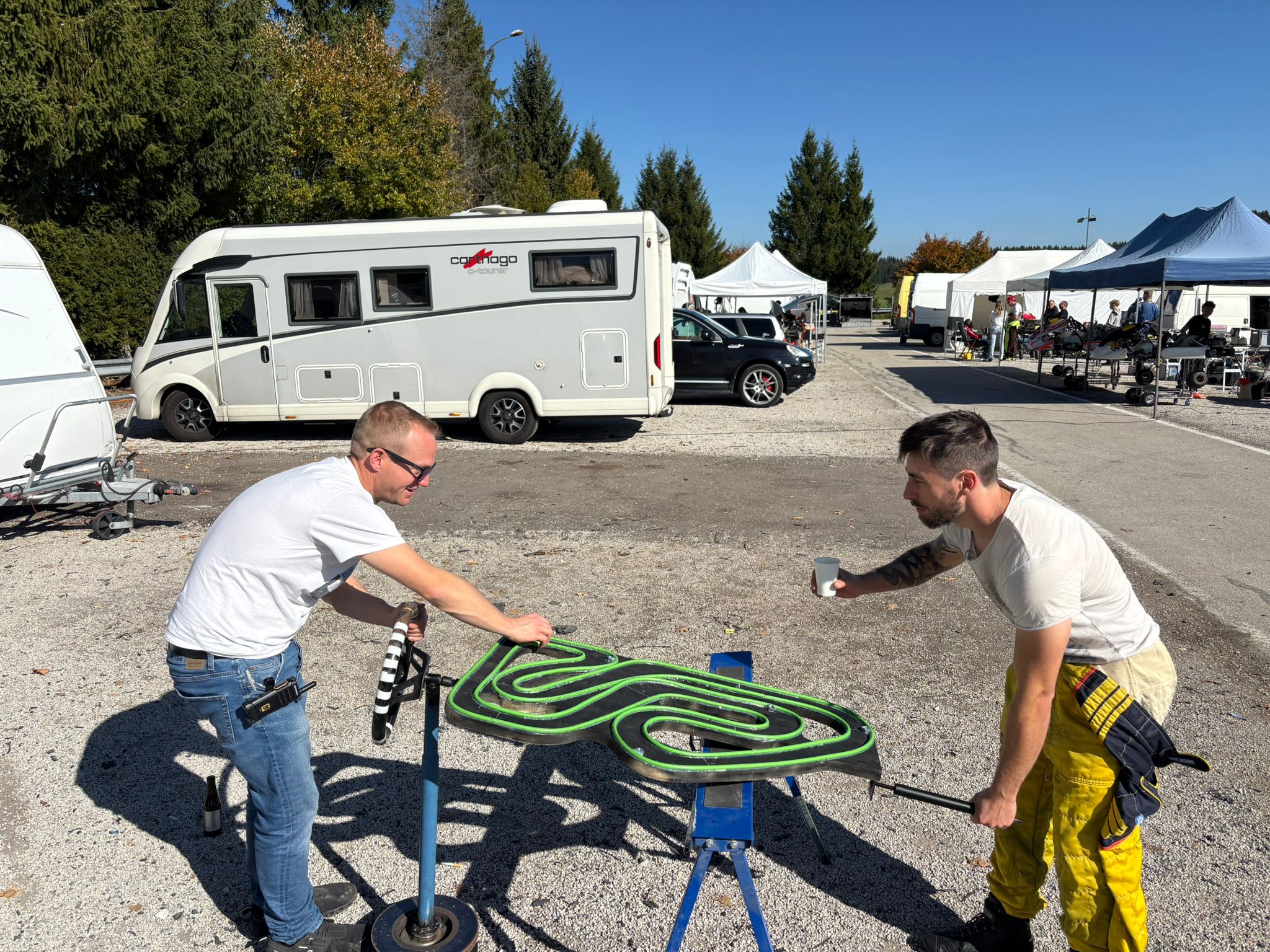 Karting sur le circuit de Levier - asaav.ch