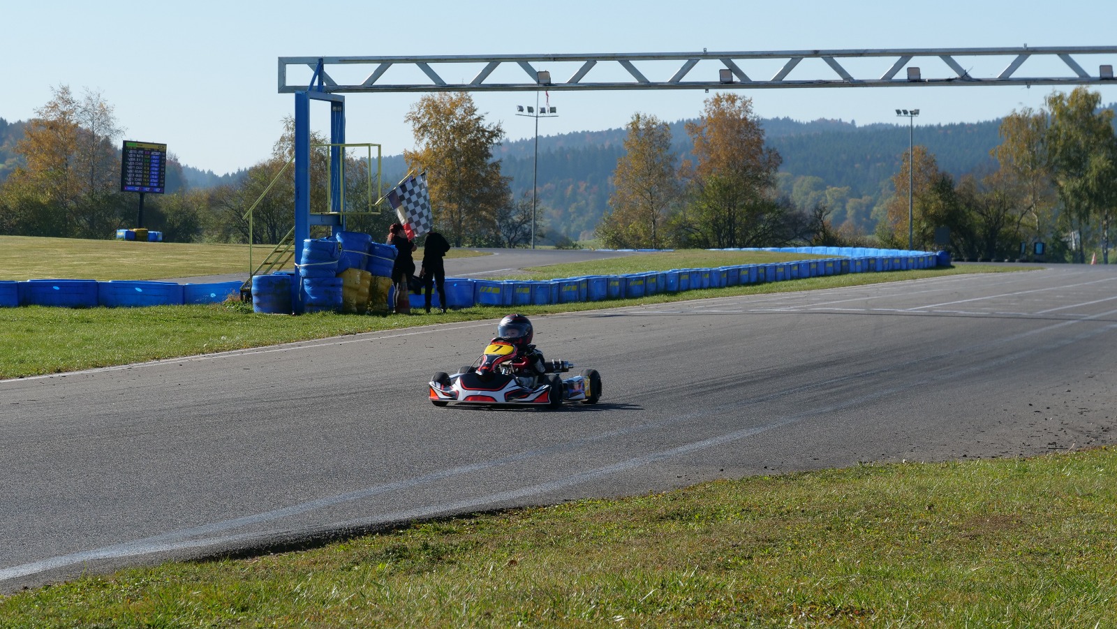 Karting sur le circuit de Levier - asaav.ch