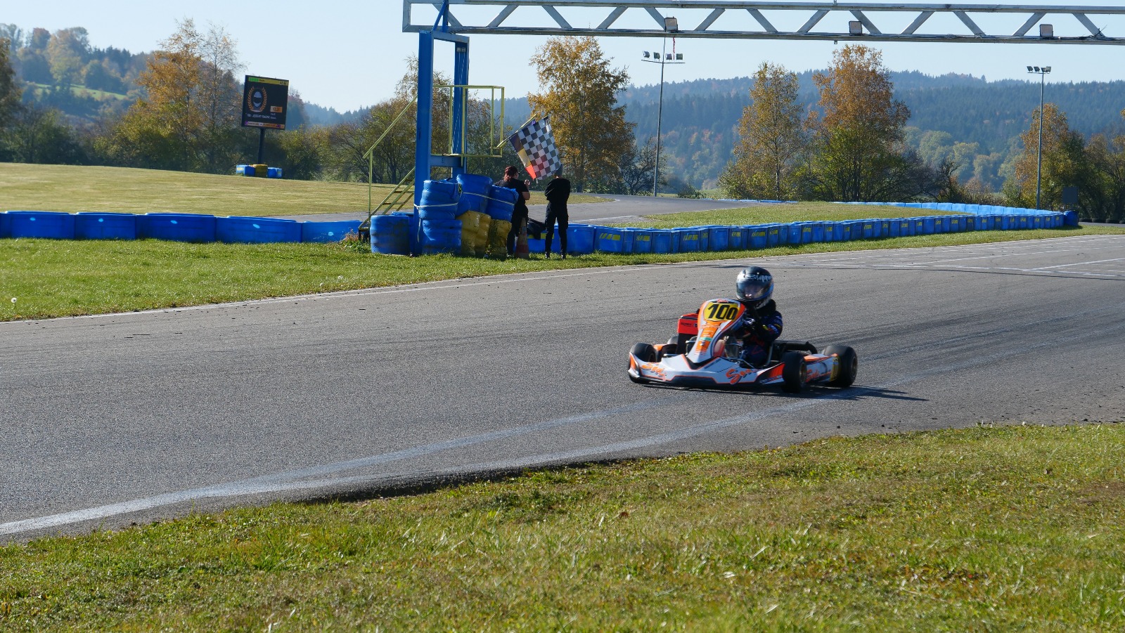 Karting sur le circuit de Levier - asaav.ch