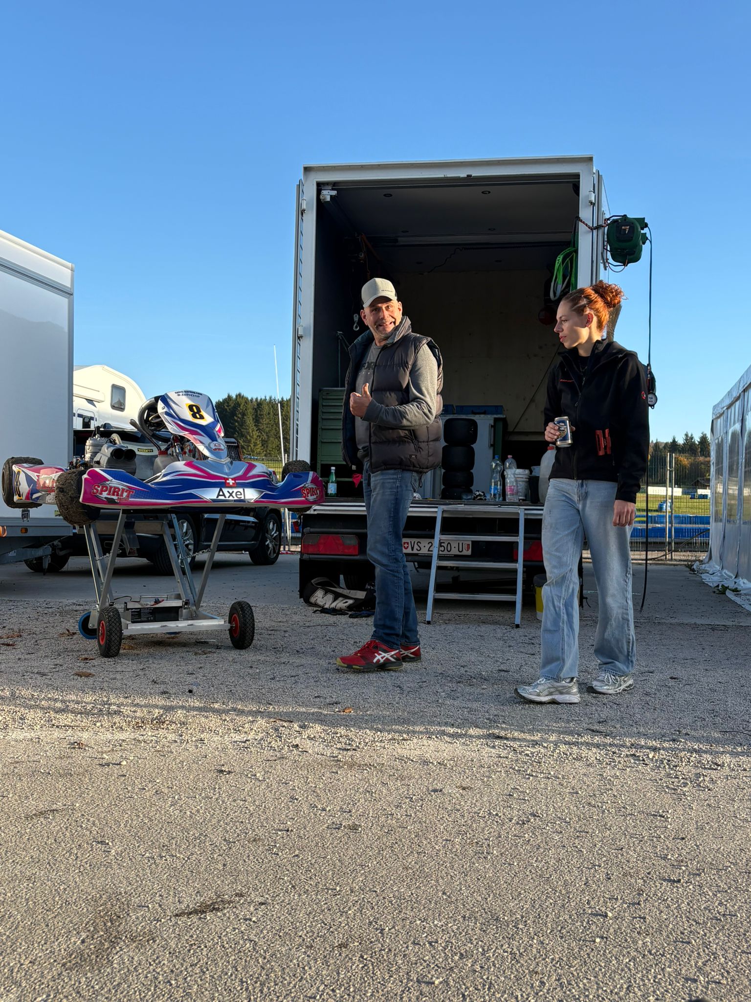 Karting sur le circuit de Levier - asaav.ch