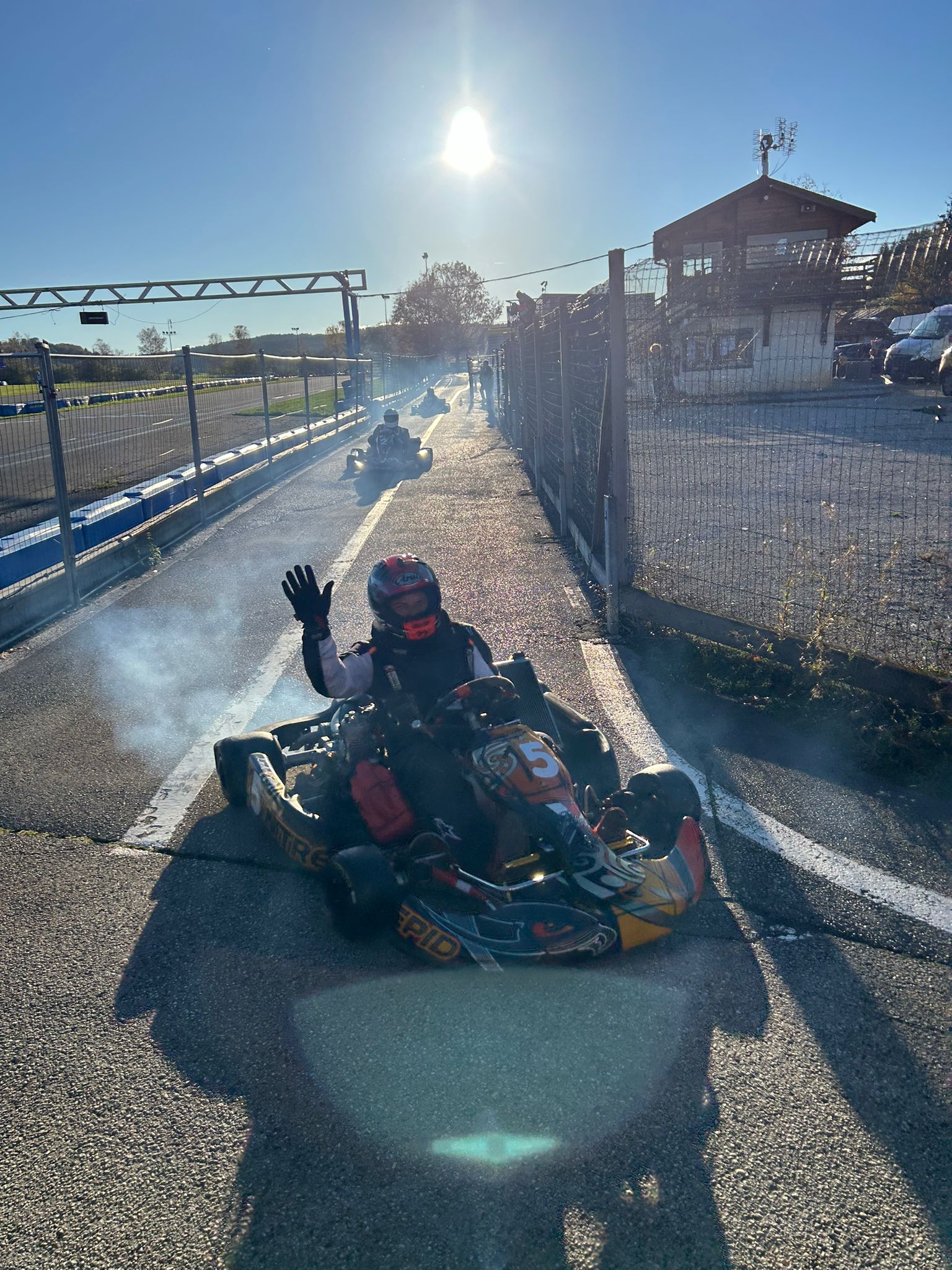 Voiture sur le circuit de pouilly - asaav.ch