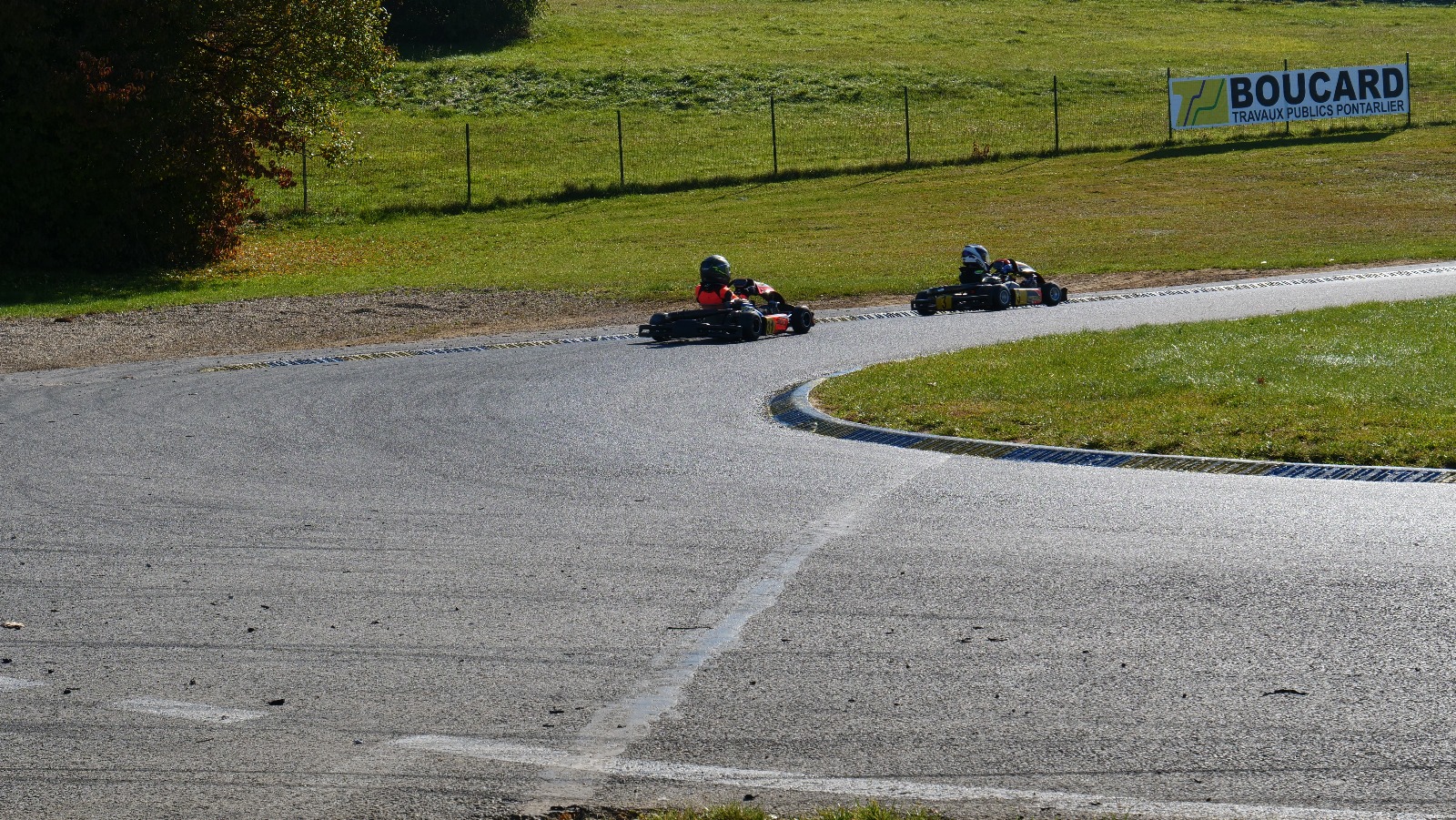 Karting sur le circuit de Levier - asaav.ch