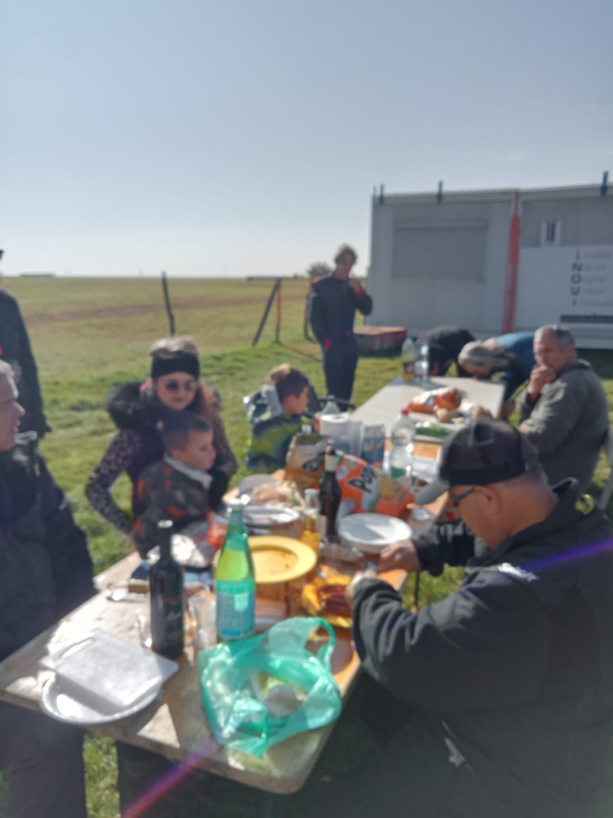 Voiture sur le circuit de pouilly - asaav.ch