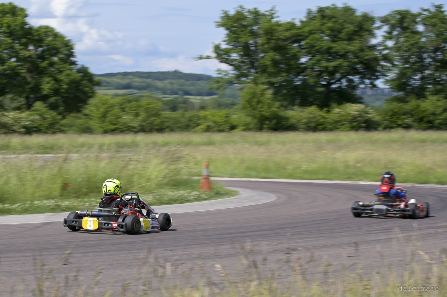 Voiture sur le circuit de pouilly - asaav.ch