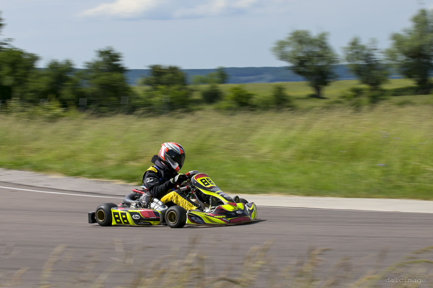 Voiture sur le circuit de pouilly - asaav.ch