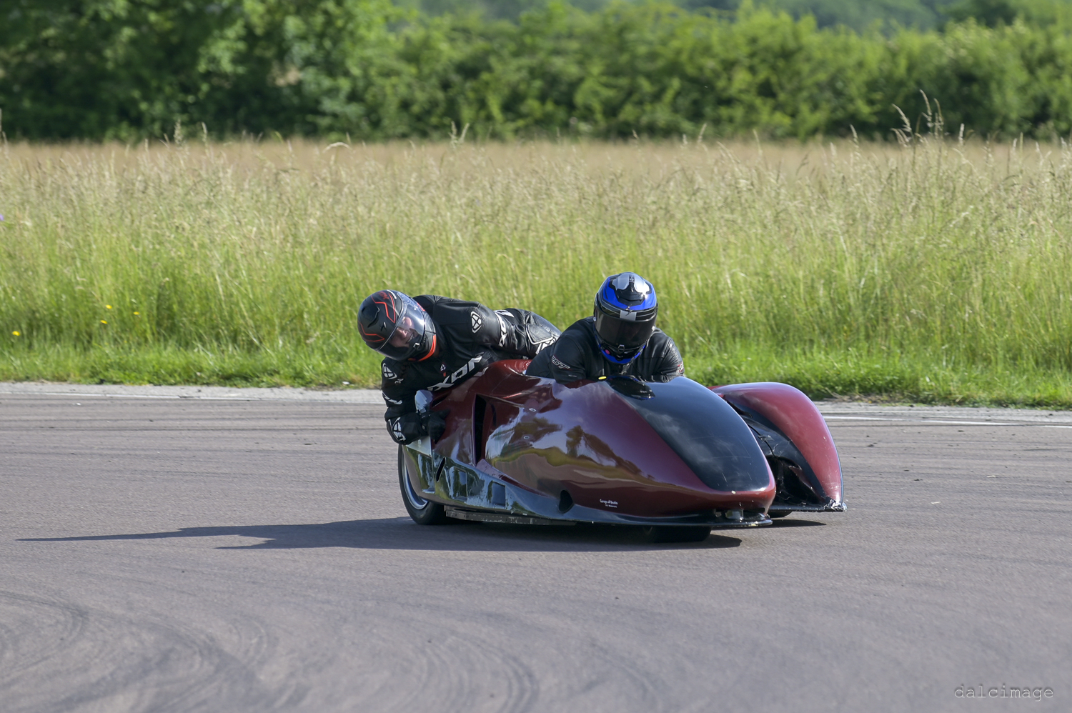 Voiture sur le circuit de pouilly - asaav.ch