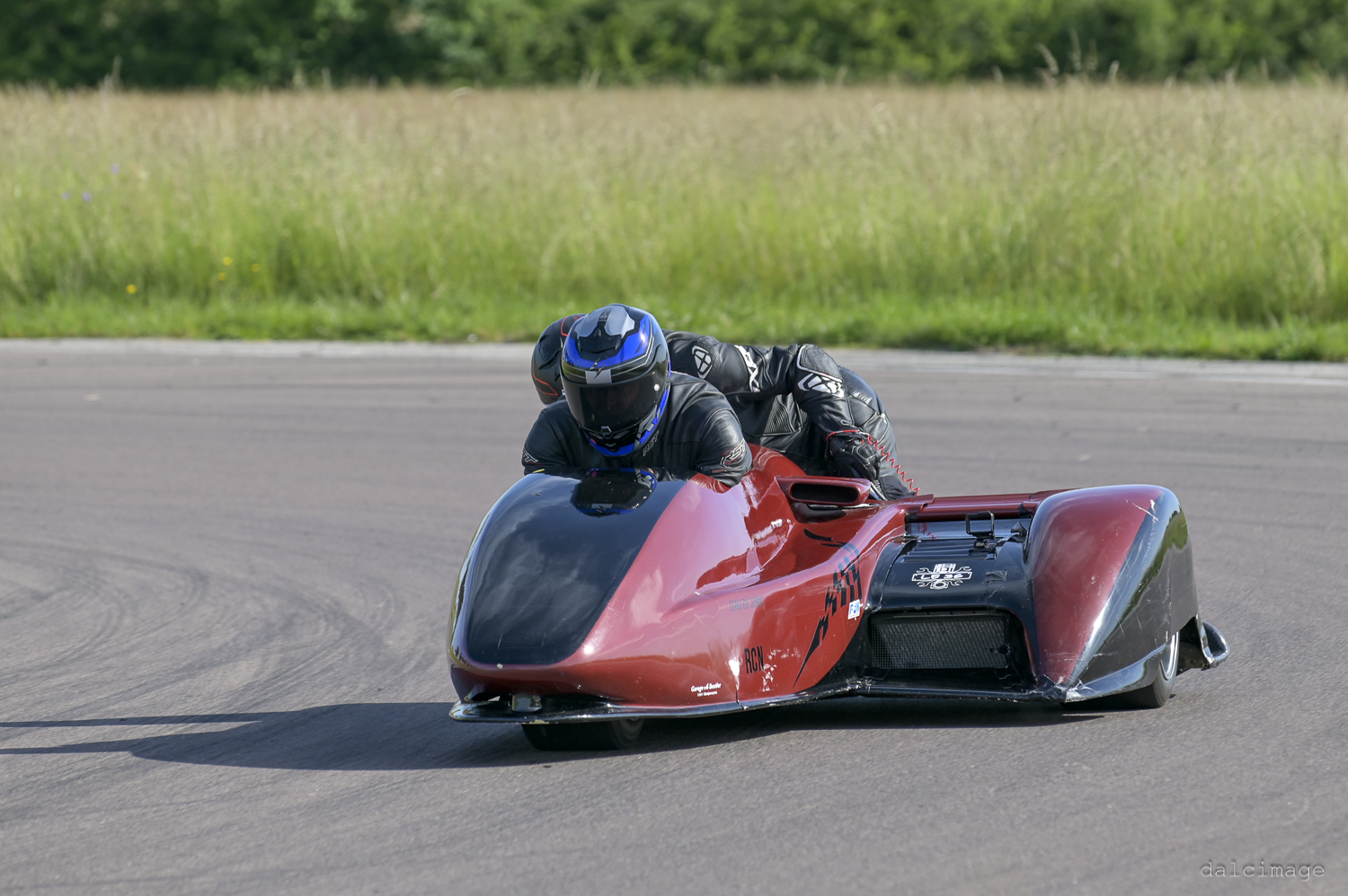 Voiture sur le circuit de pouilly - asaav.ch