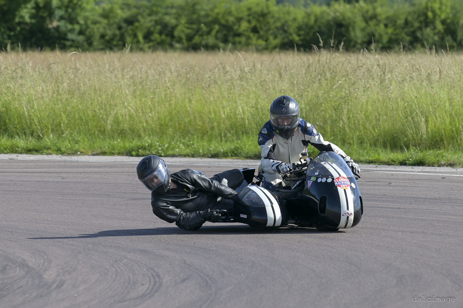 Voiture sur le circuit de pouilly - asaav.ch