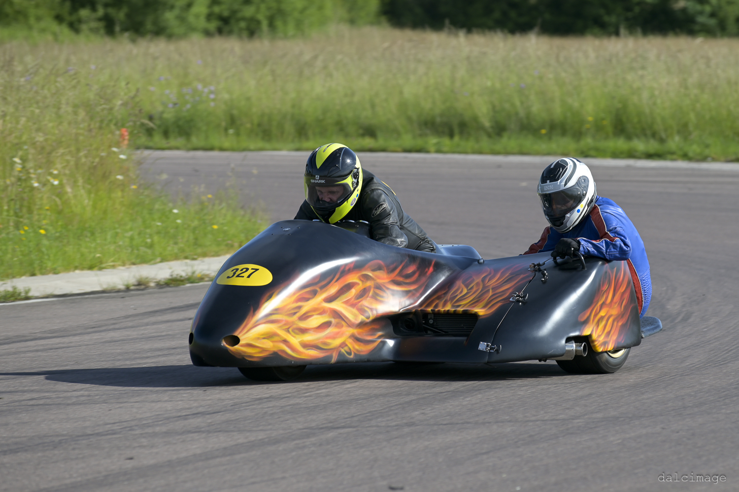 Voiture sur le circuit de pouilly - asaav.ch