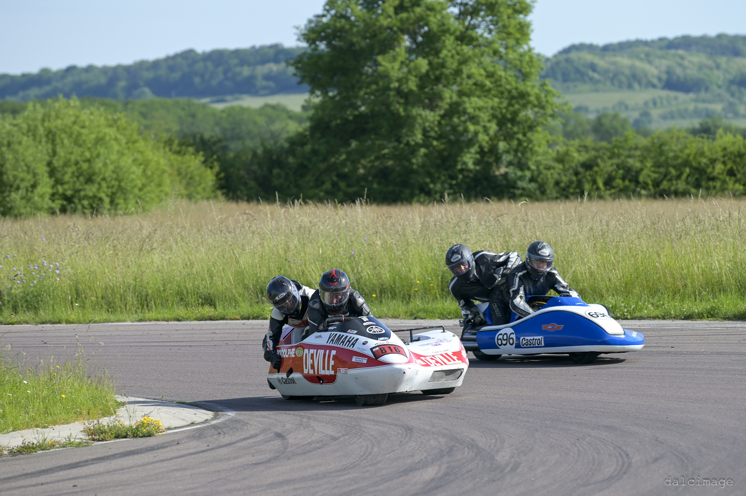 Voiture sur le circuit de pouilly - asaav.ch
