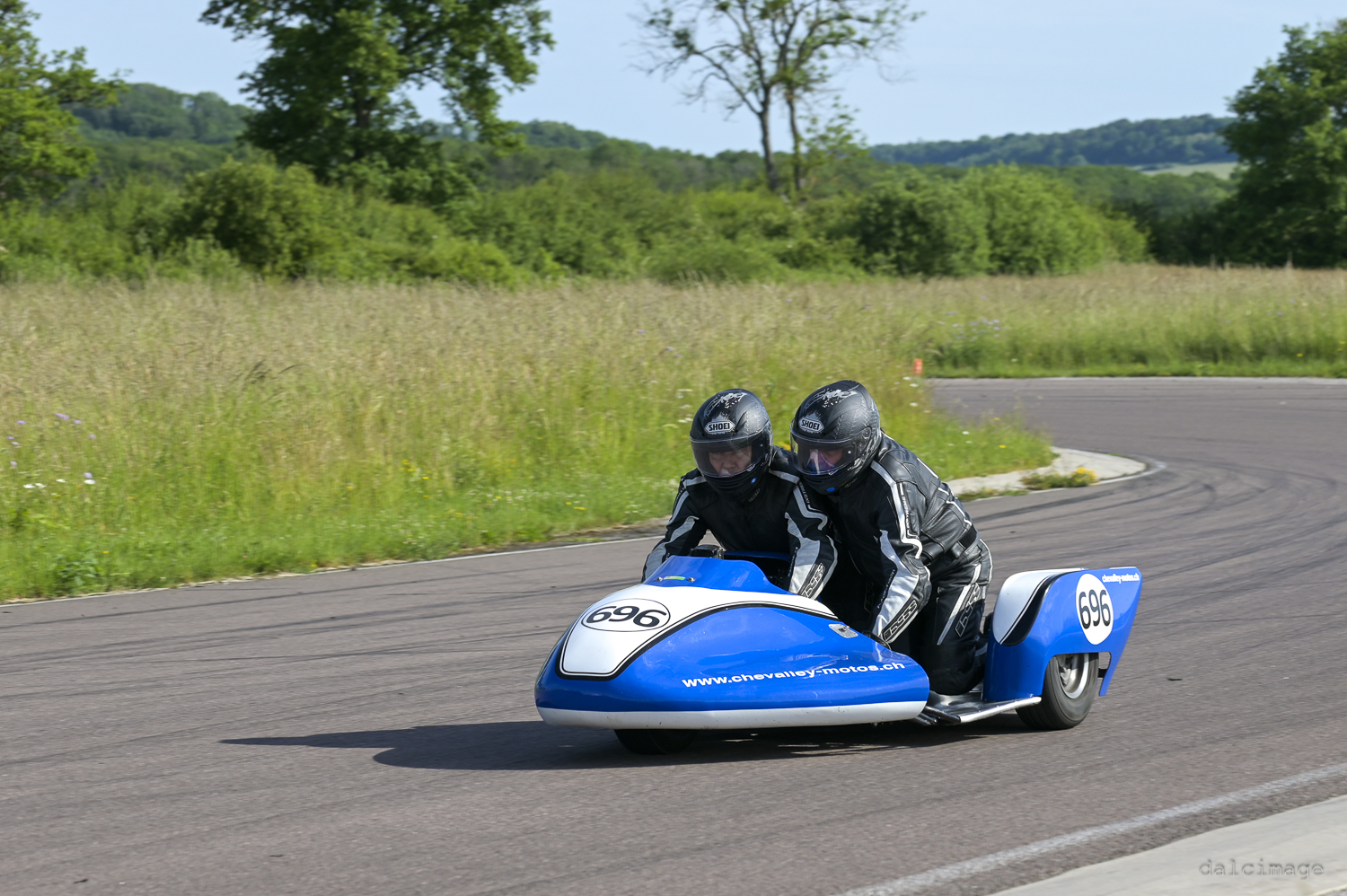 Voiture sur le circuit de pouilly - asaav.ch