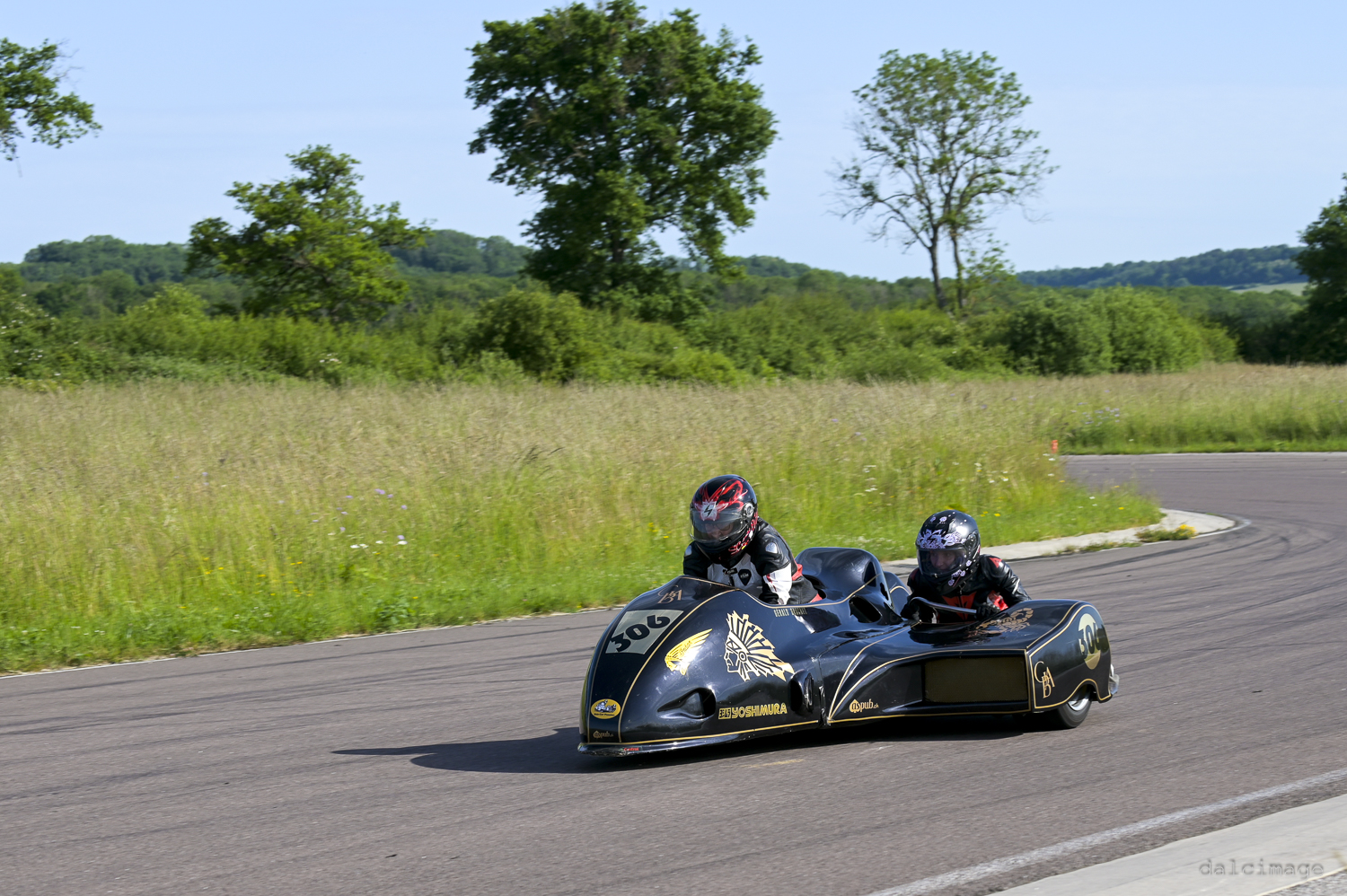 Voiture sur le circuit de pouilly - asaav.ch