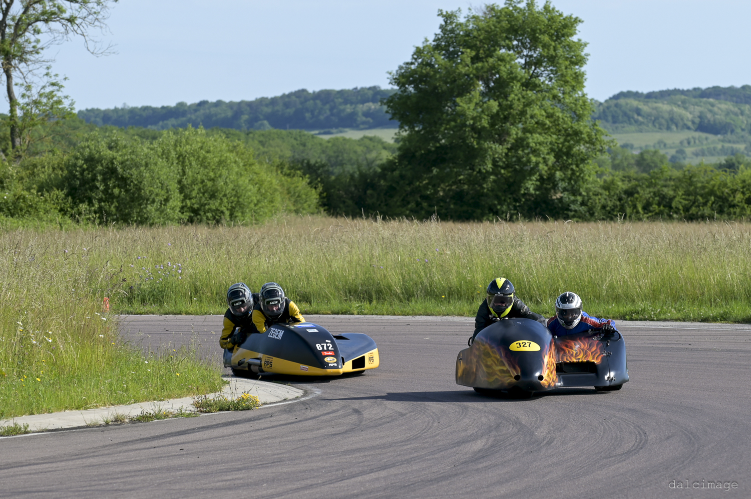 Voiture sur le circuit de pouilly - asaav.ch
