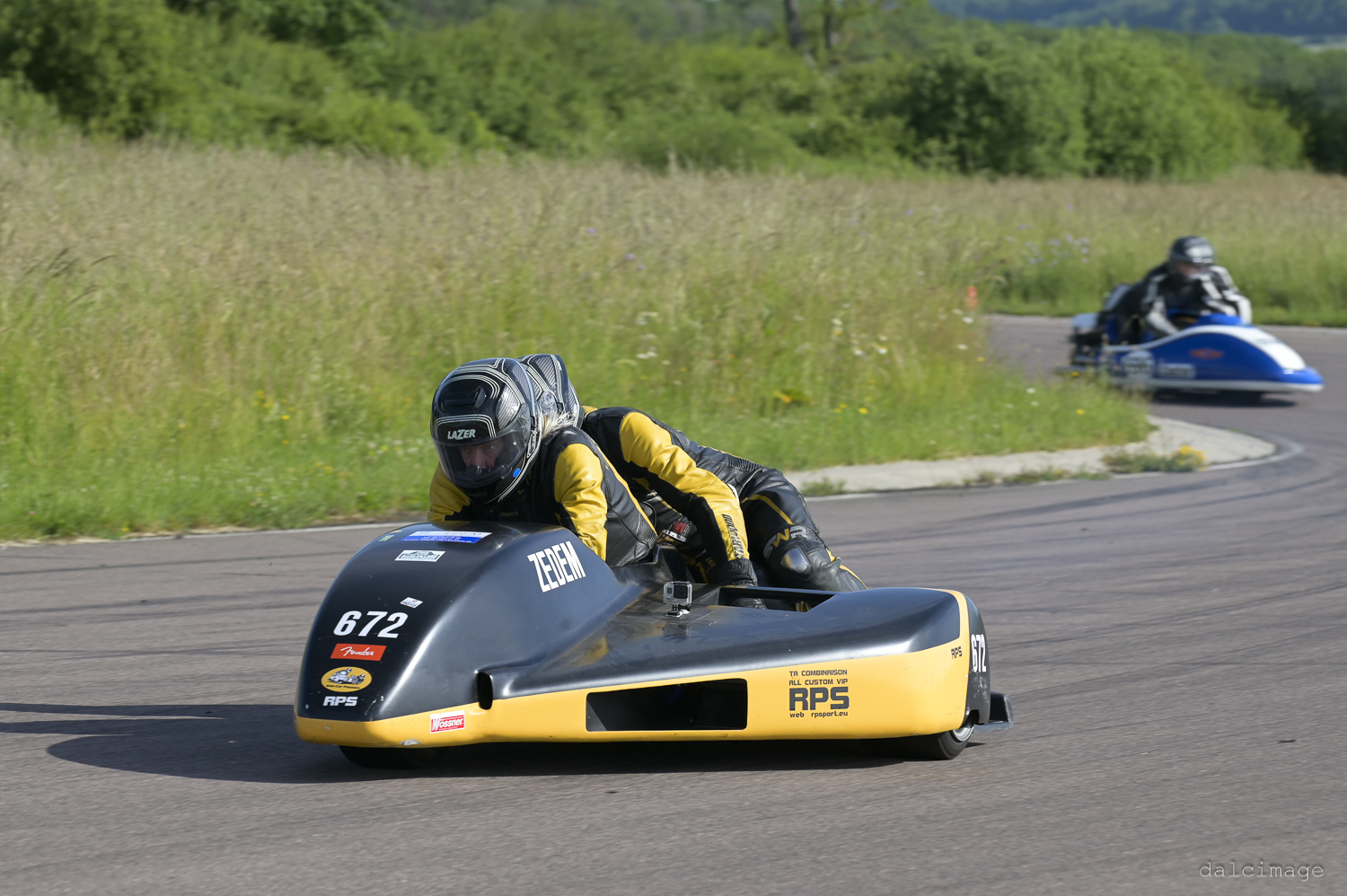 Voiture sur le circuit de pouilly - asaav.ch