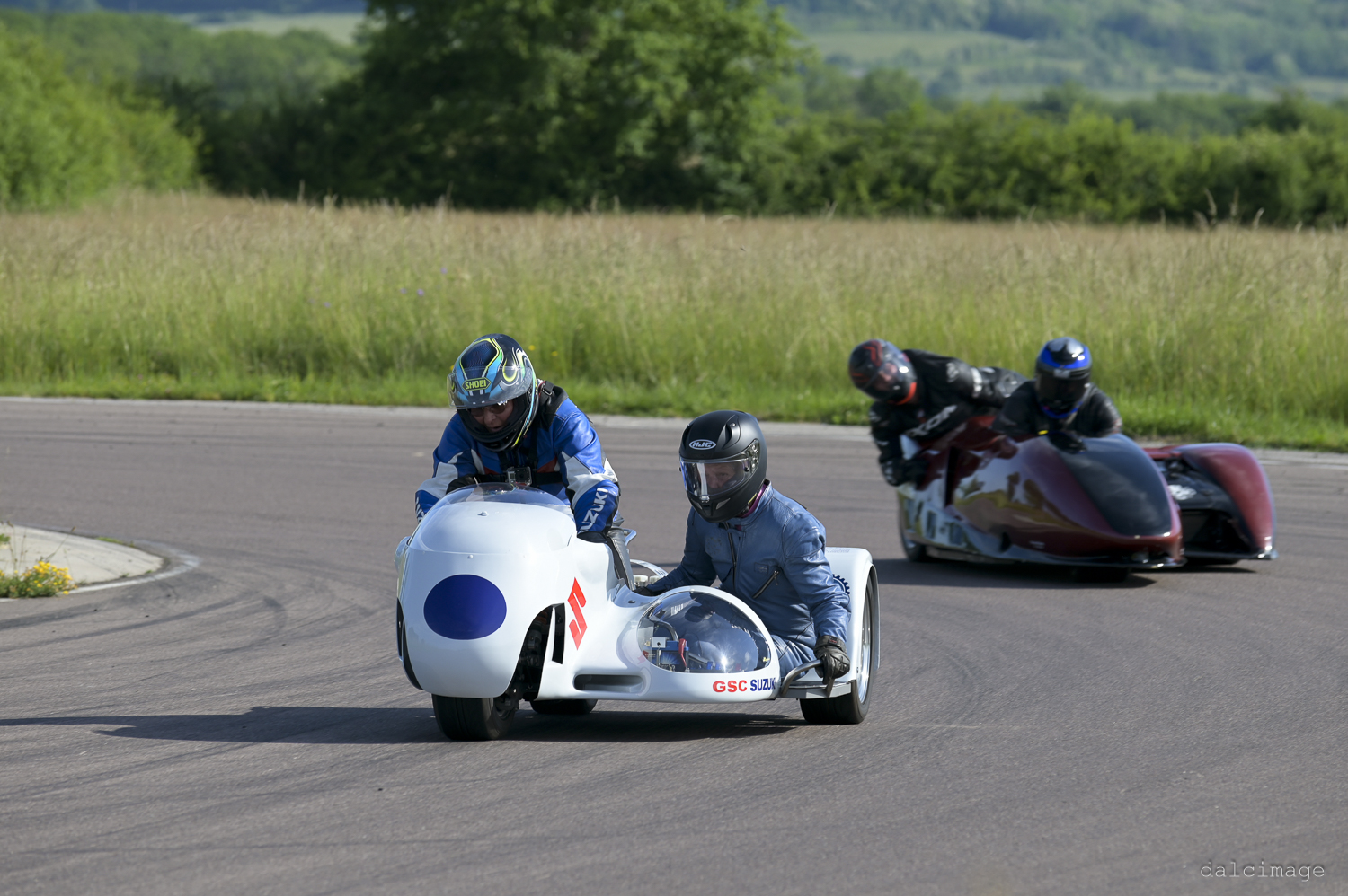 Voiture sur le circuit de pouilly - asaav.ch