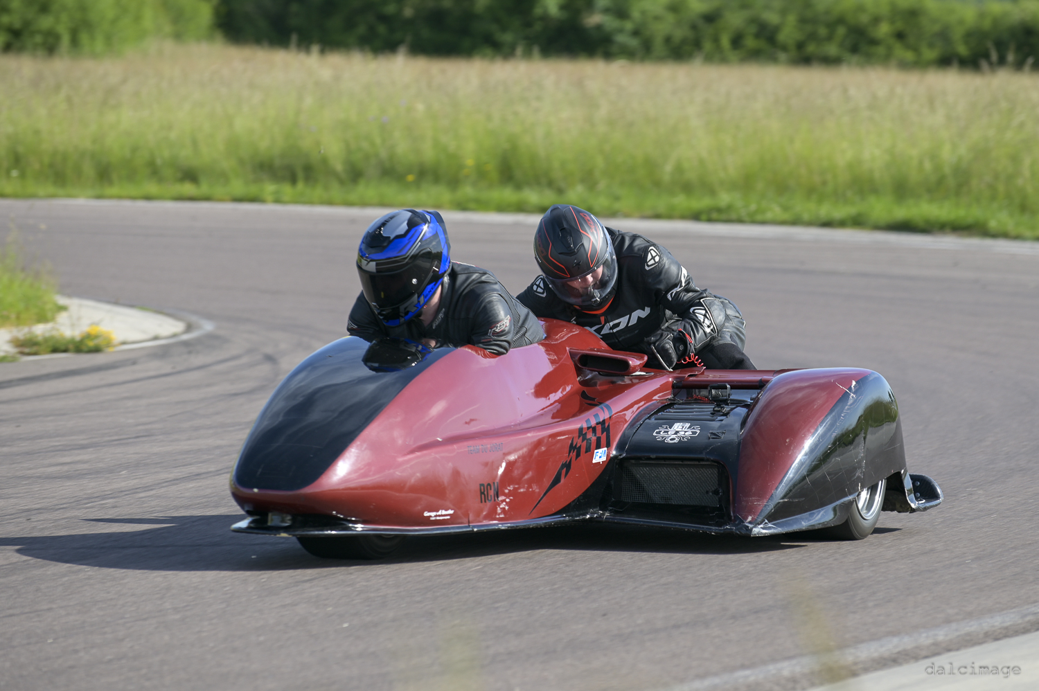 Voiture sur le circuit de pouilly - asaav.ch
