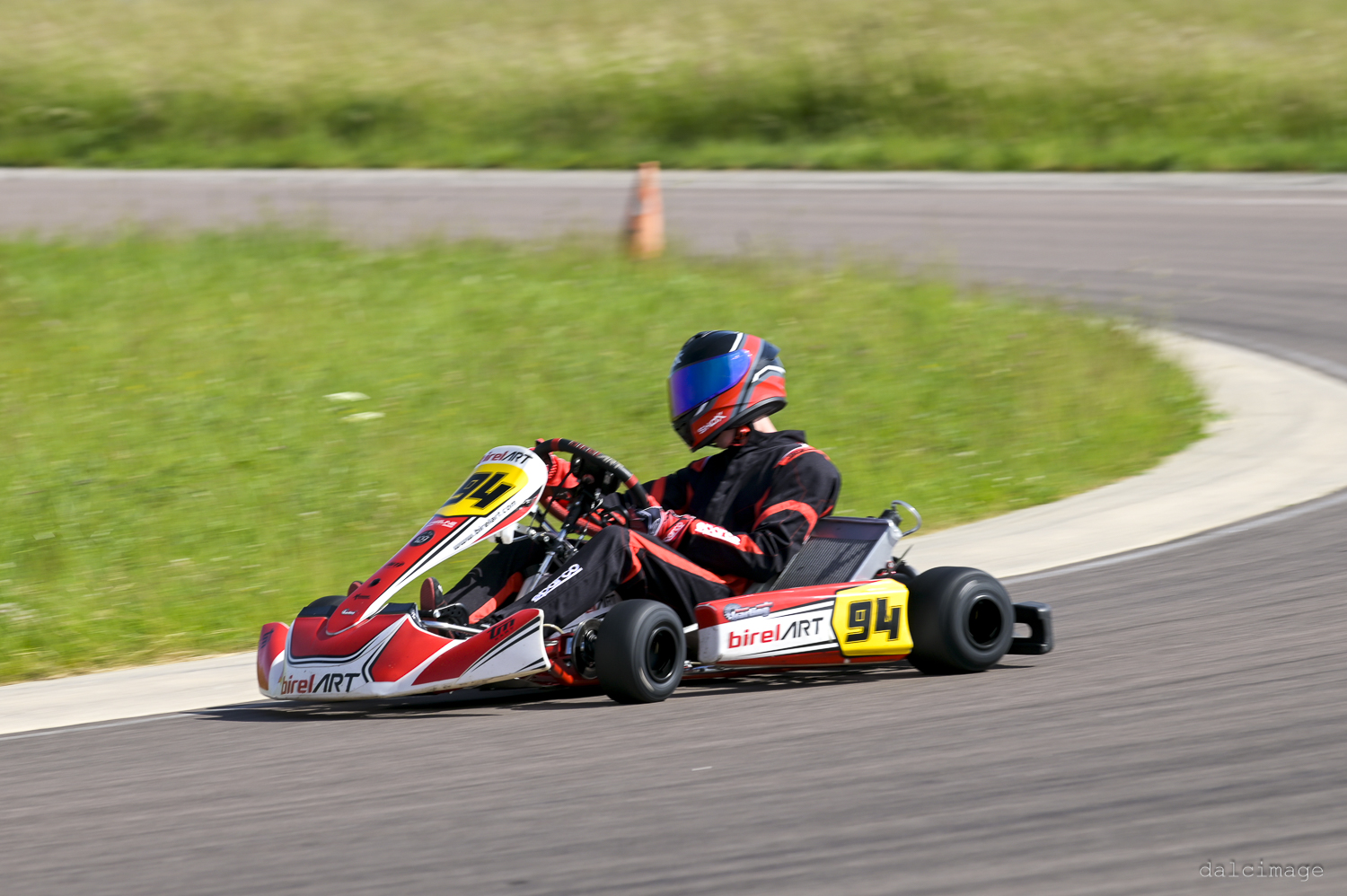Voiture sur le circuit de pouilly - asaav.ch