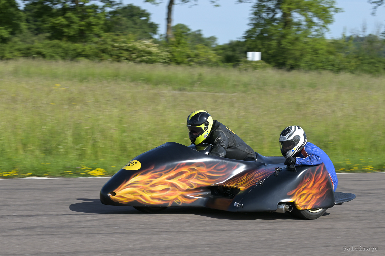 Voiture sur le circuit de pouilly - asaav.ch
