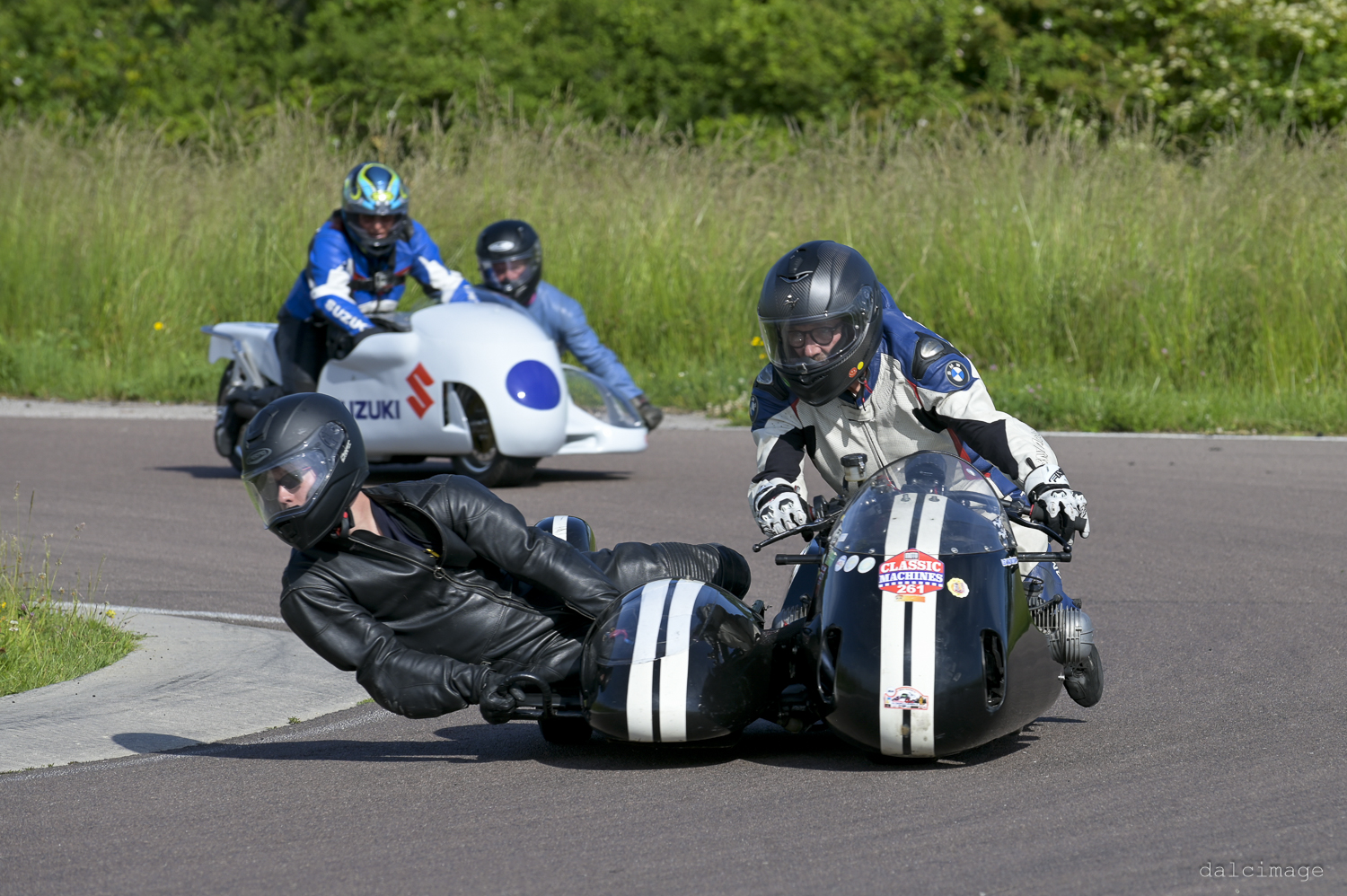 Voiture sur le circuit de pouilly - asaav.ch