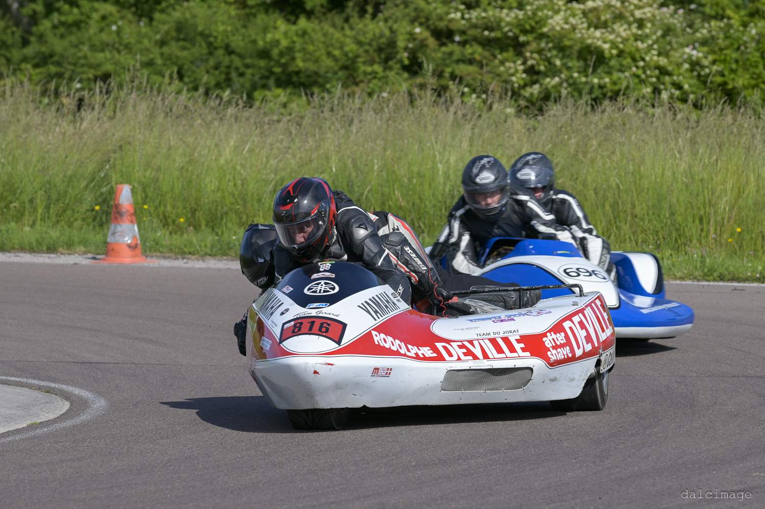 Voiture sur le circuit de pouilly - asaav.ch
