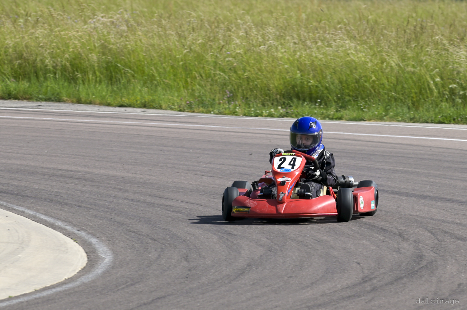 Voiture sur le circuit de pouilly - asaav.ch