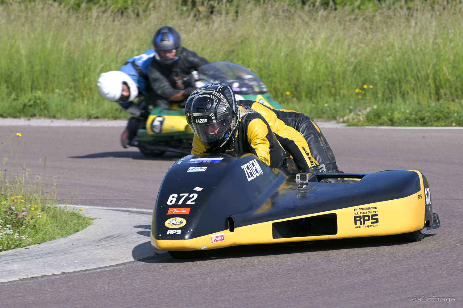 Voiture sur le circuit de pouilly - asaav.ch