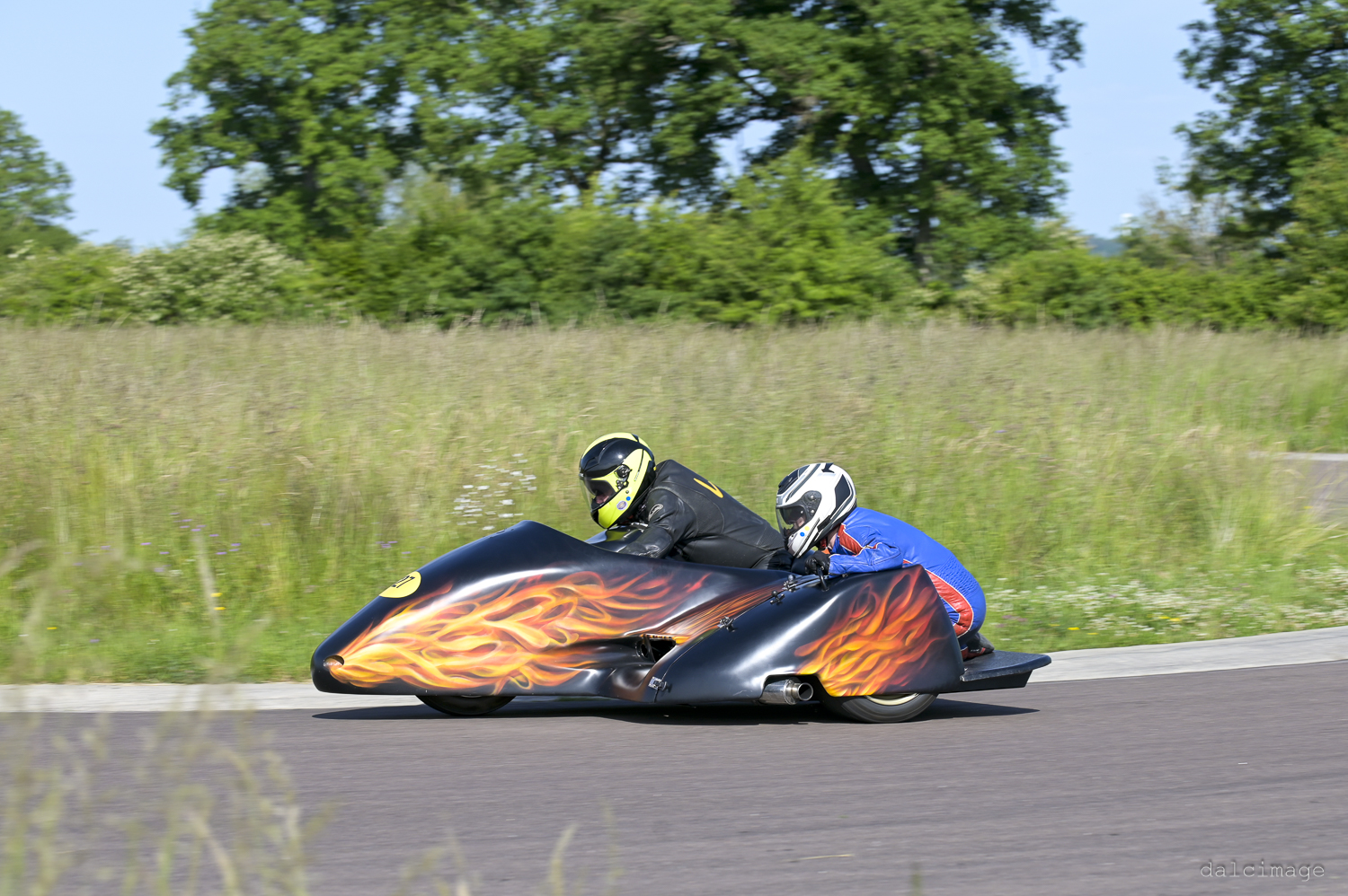 Voiture sur le circuit de pouilly - asaav.ch