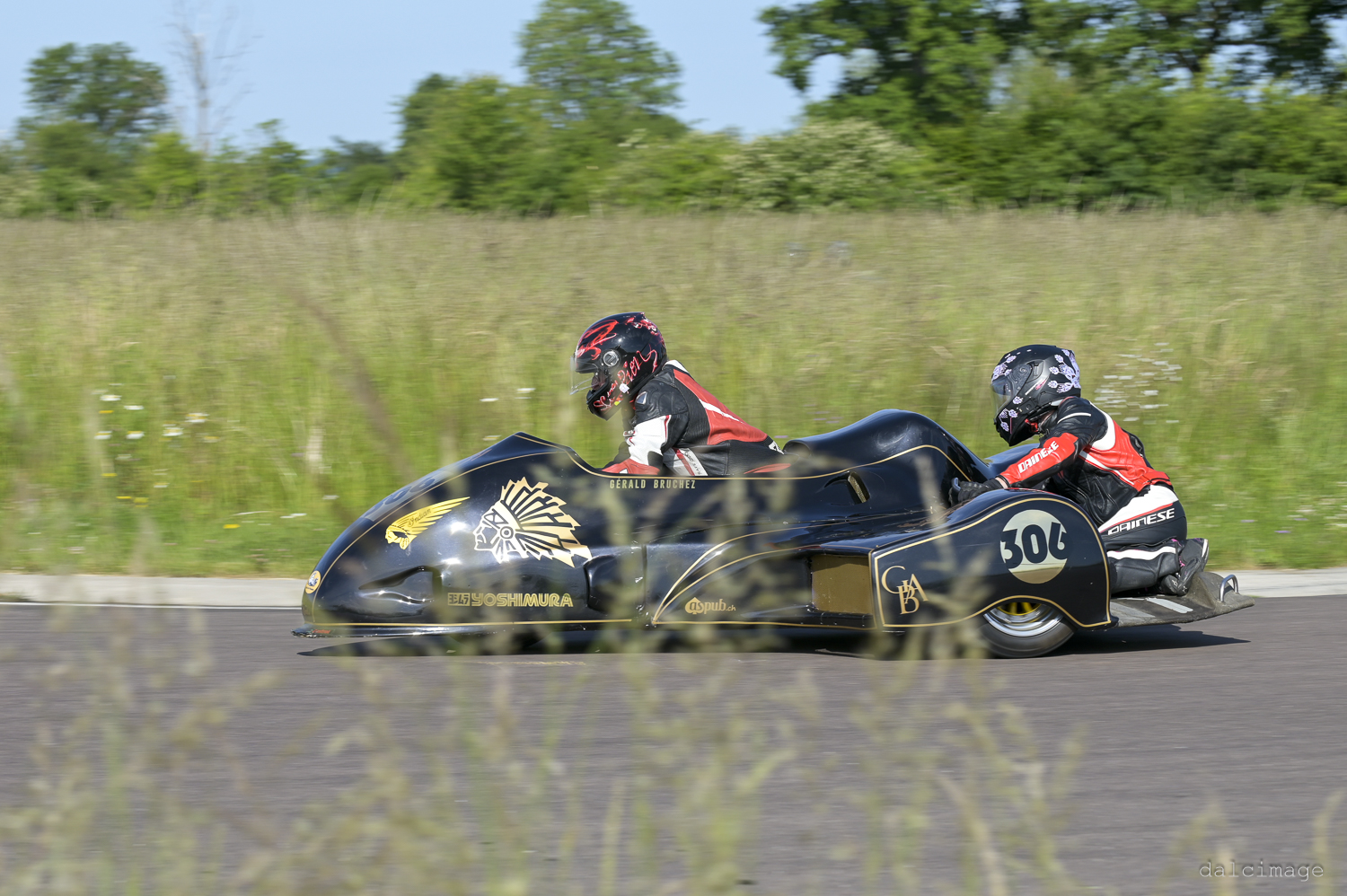 Voiture sur le circuit de pouilly - asaav.ch
