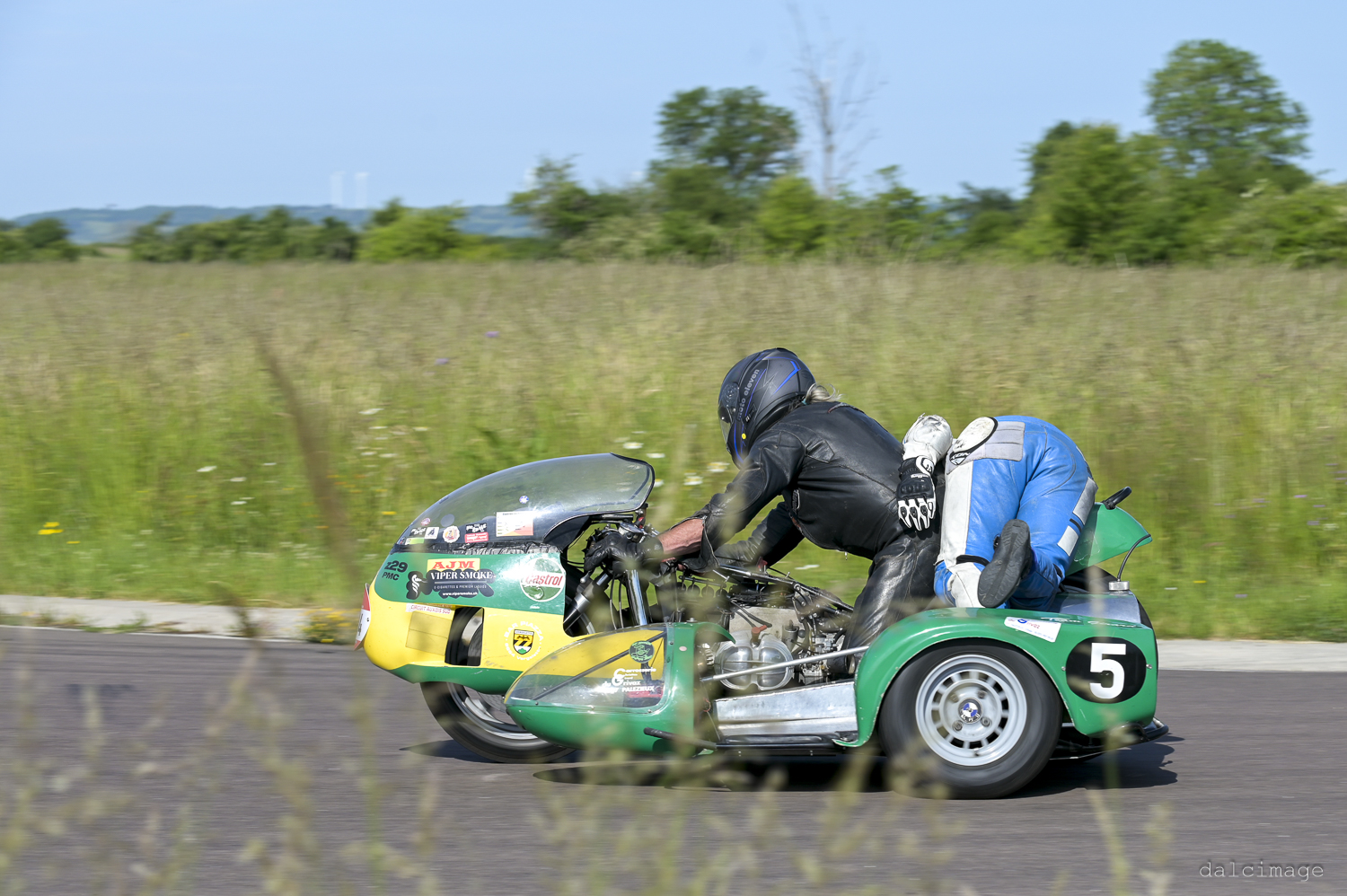 Voiture sur le circuit de pouilly - asaav.ch