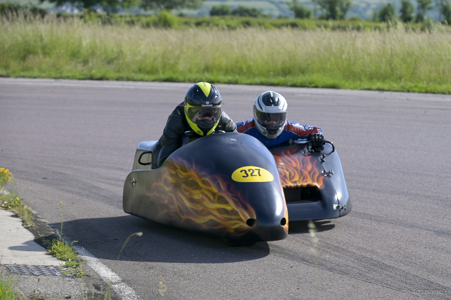 Voiture sur le circuit de pouilly - asaav.ch