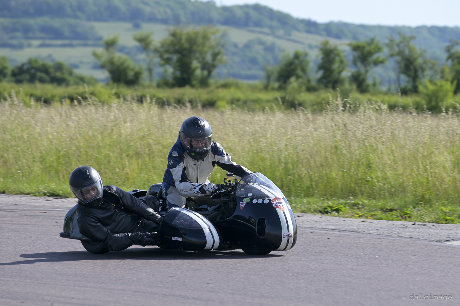 Voiture sur le circuit de pouilly - asaav.ch