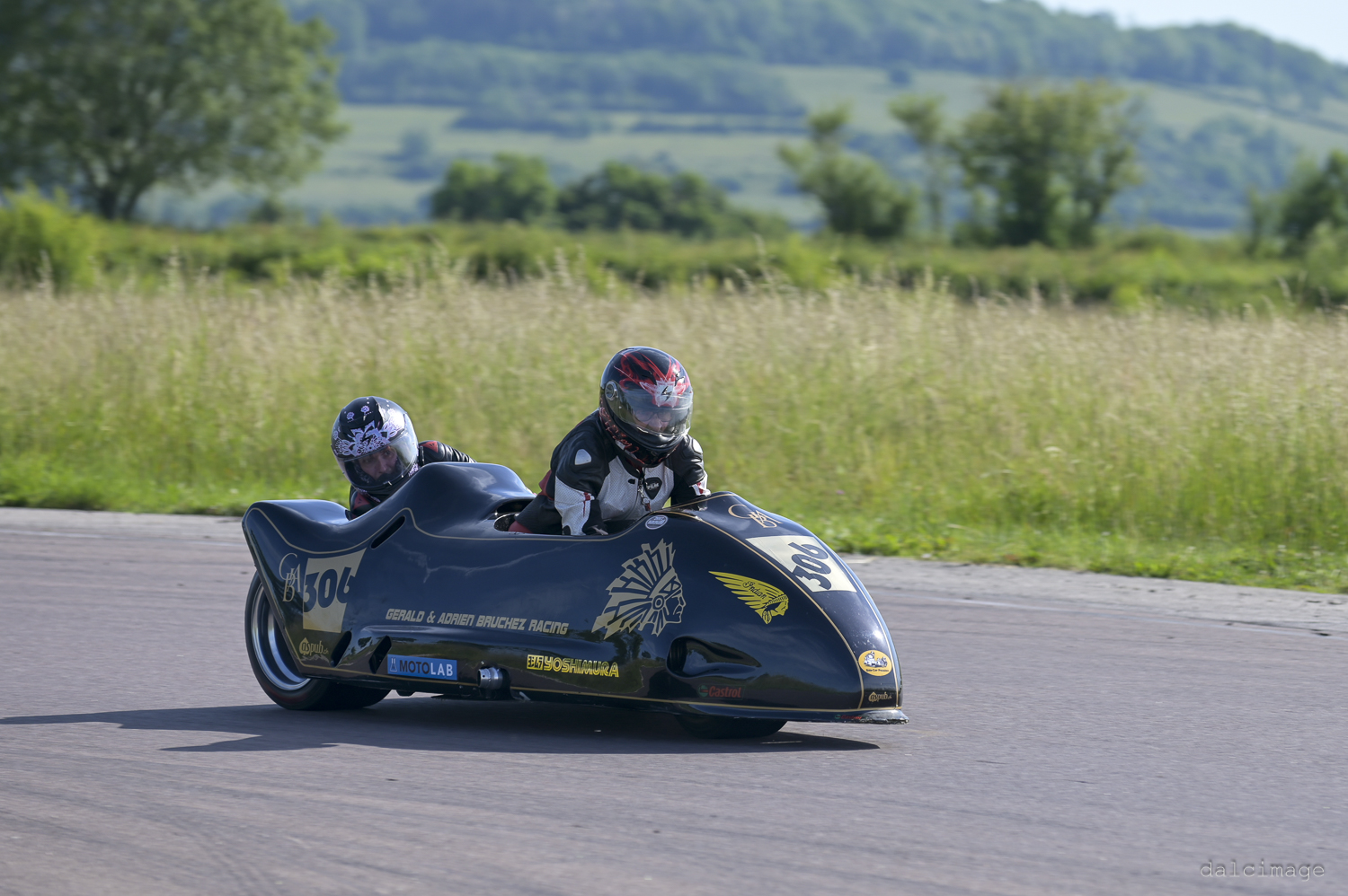 Voiture sur le circuit de pouilly - asaav.ch