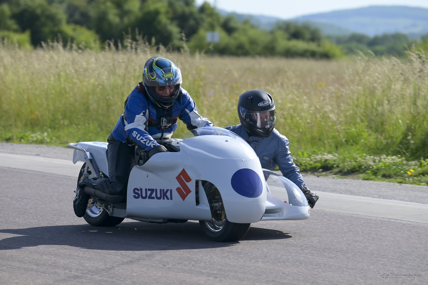 Voiture sur le circuit de pouilly - asaav.ch