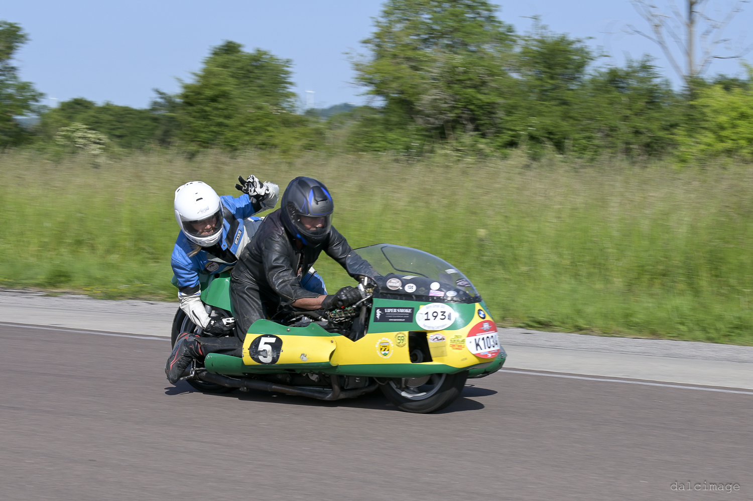 Voiture sur le circuit de pouilly - asaav.ch