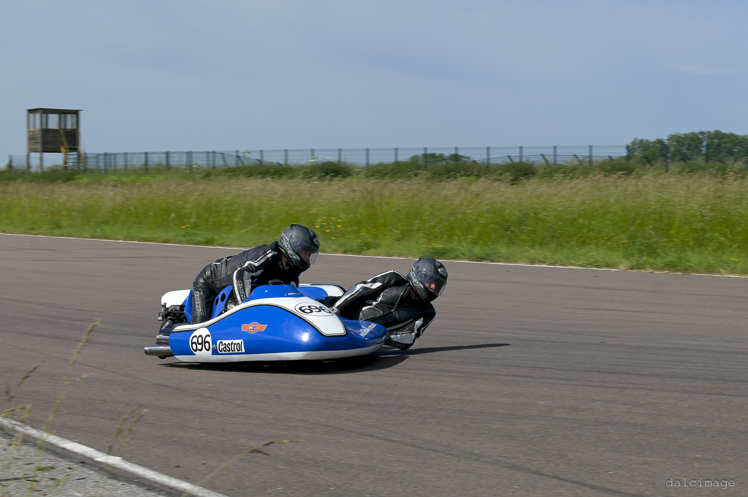 Voiture sur le circuit de pouilly - asaav.ch