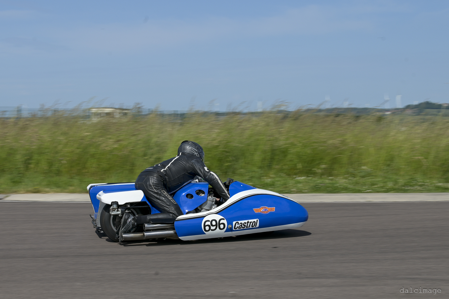 Voiture sur le circuit de pouilly - asaav.ch