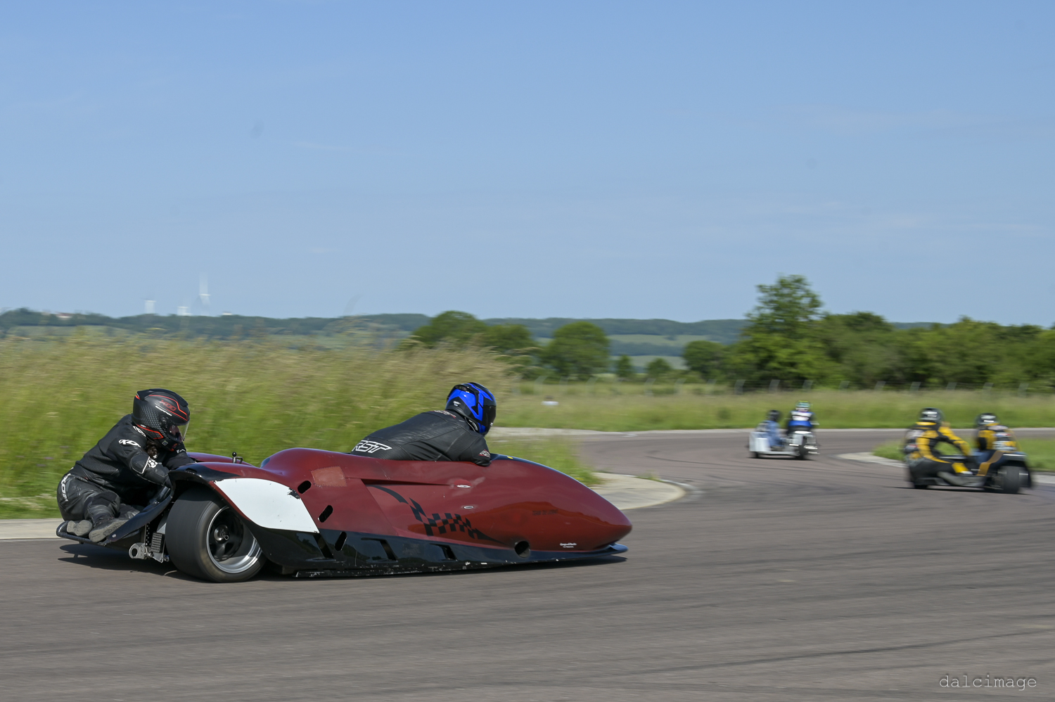 Voiture sur le circuit de pouilly - asaav.ch