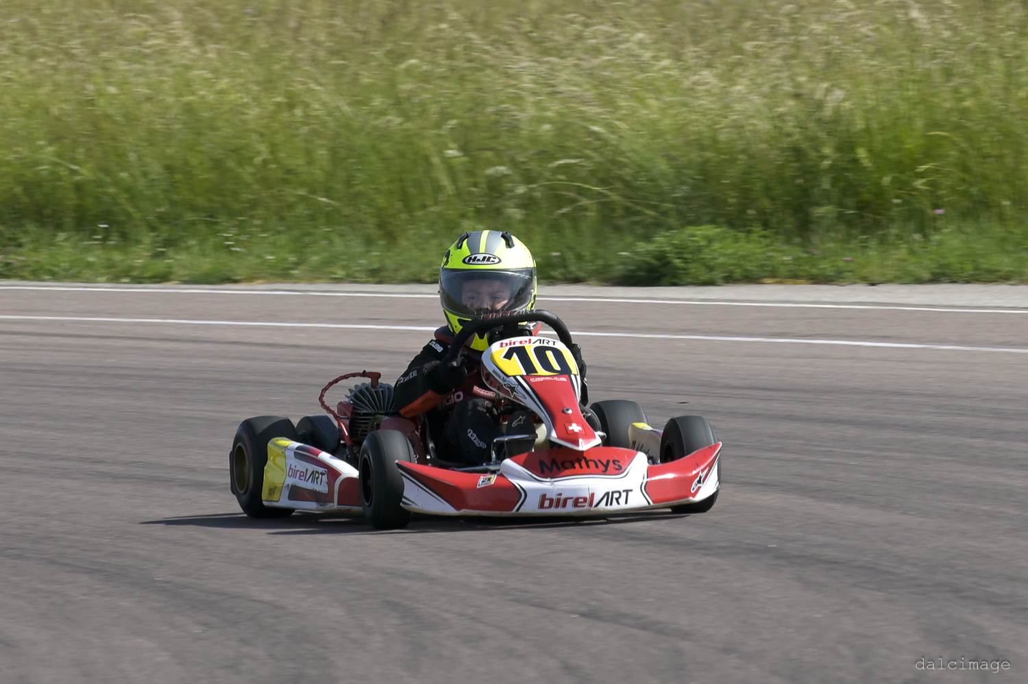 Voiture sur le circuit de pouilly - asaav.ch