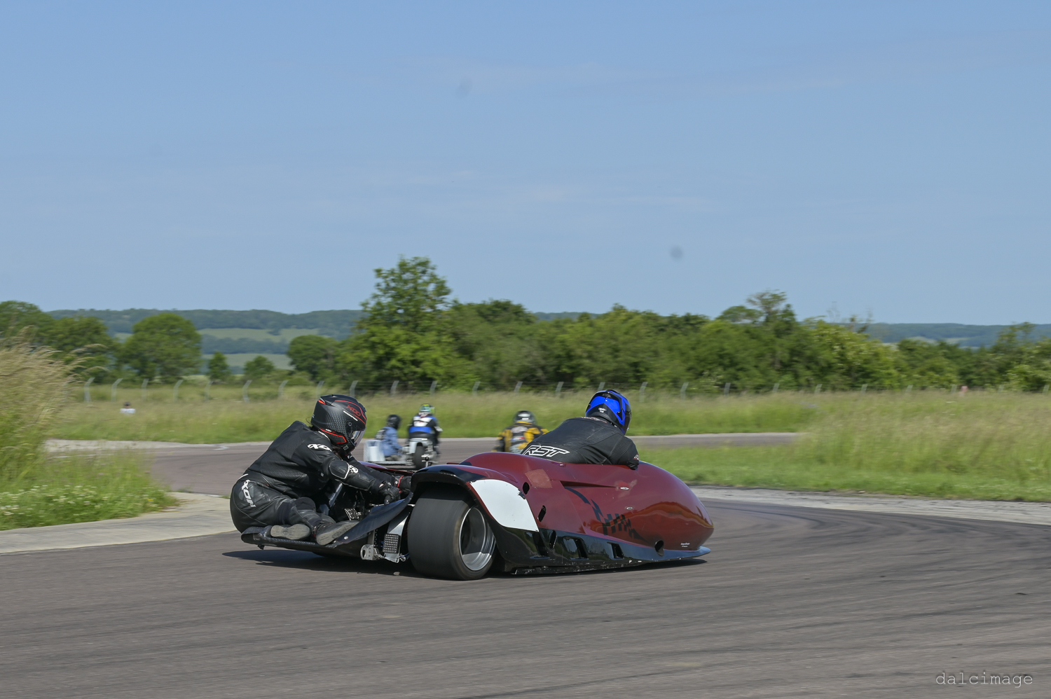 Voiture sur le circuit de pouilly - asaav.ch
