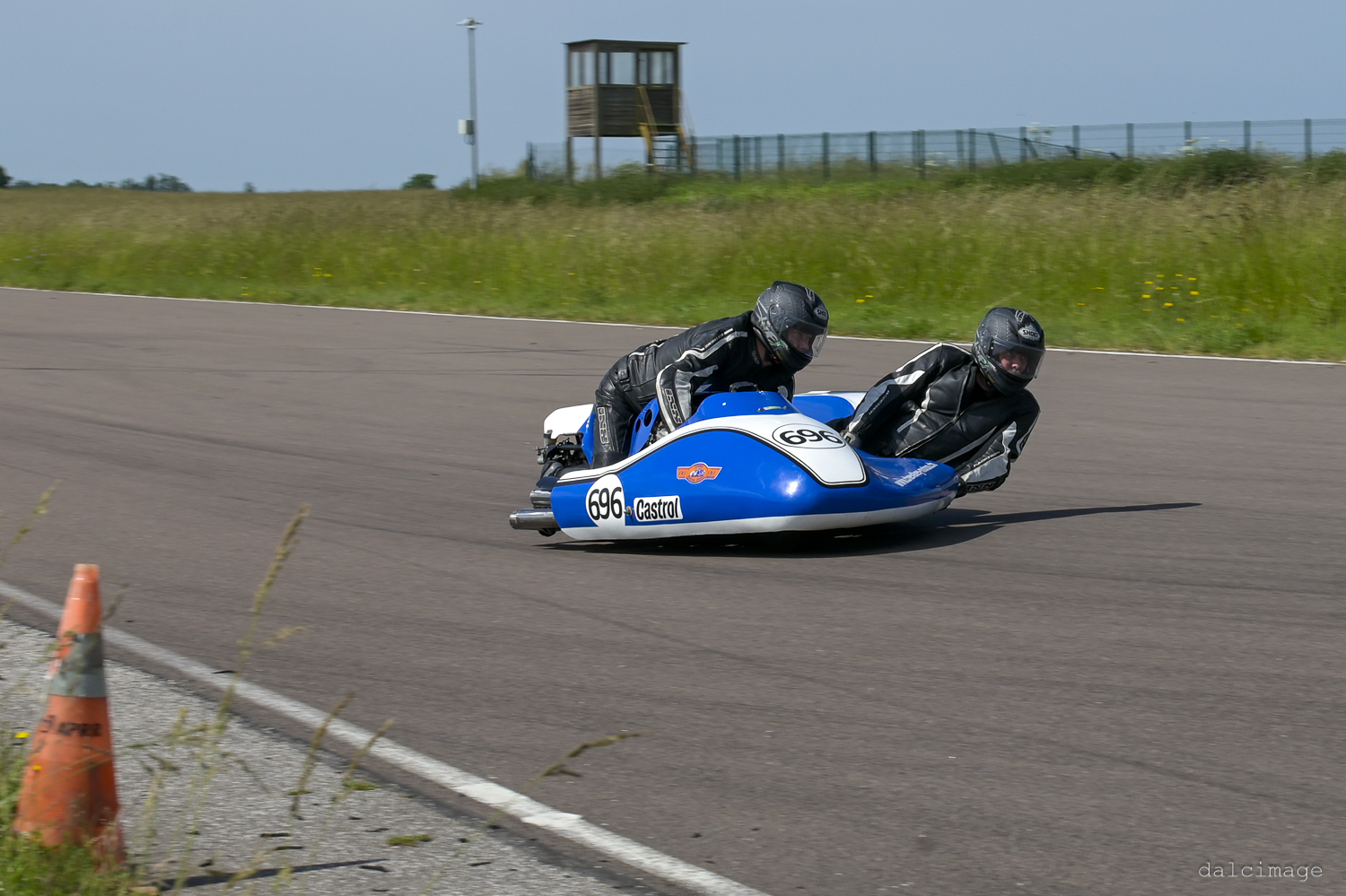Voiture sur le circuit de pouilly - asaav.ch