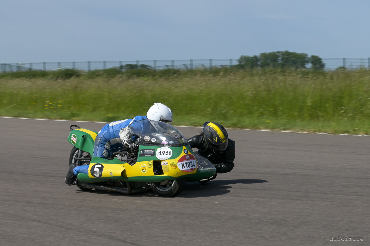 Voiture sur le circuit de pouilly - asaav.ch