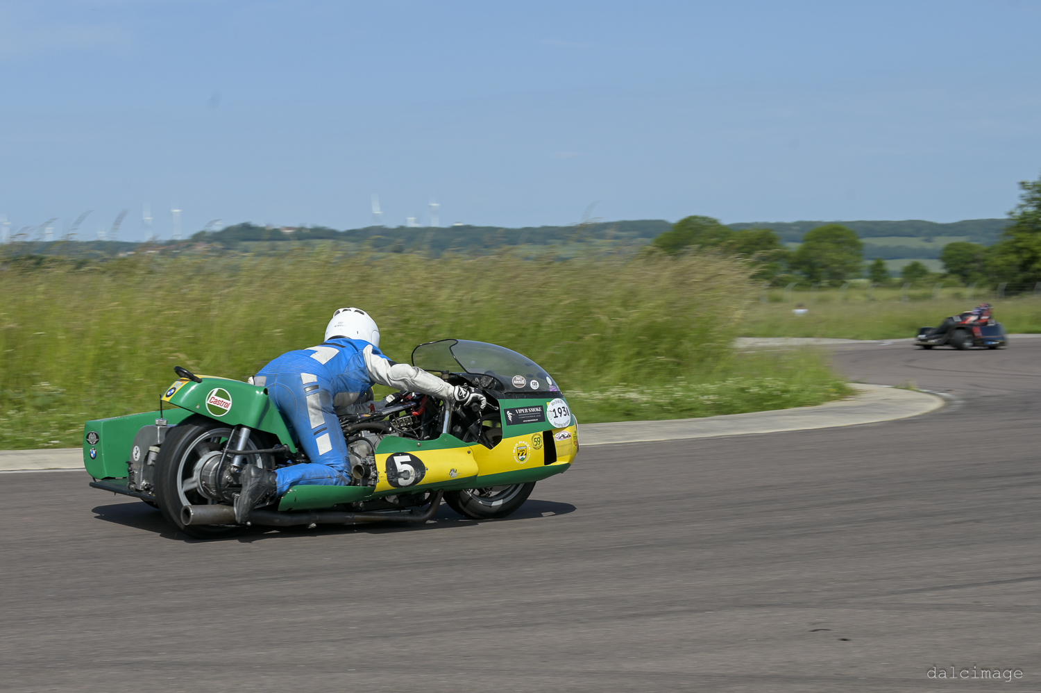 Voiture sur le circuit de pouilly - asaav.ch